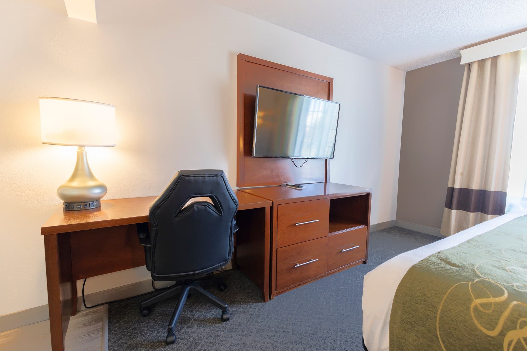 Comfort Suites Springfield I-70 - Image 4