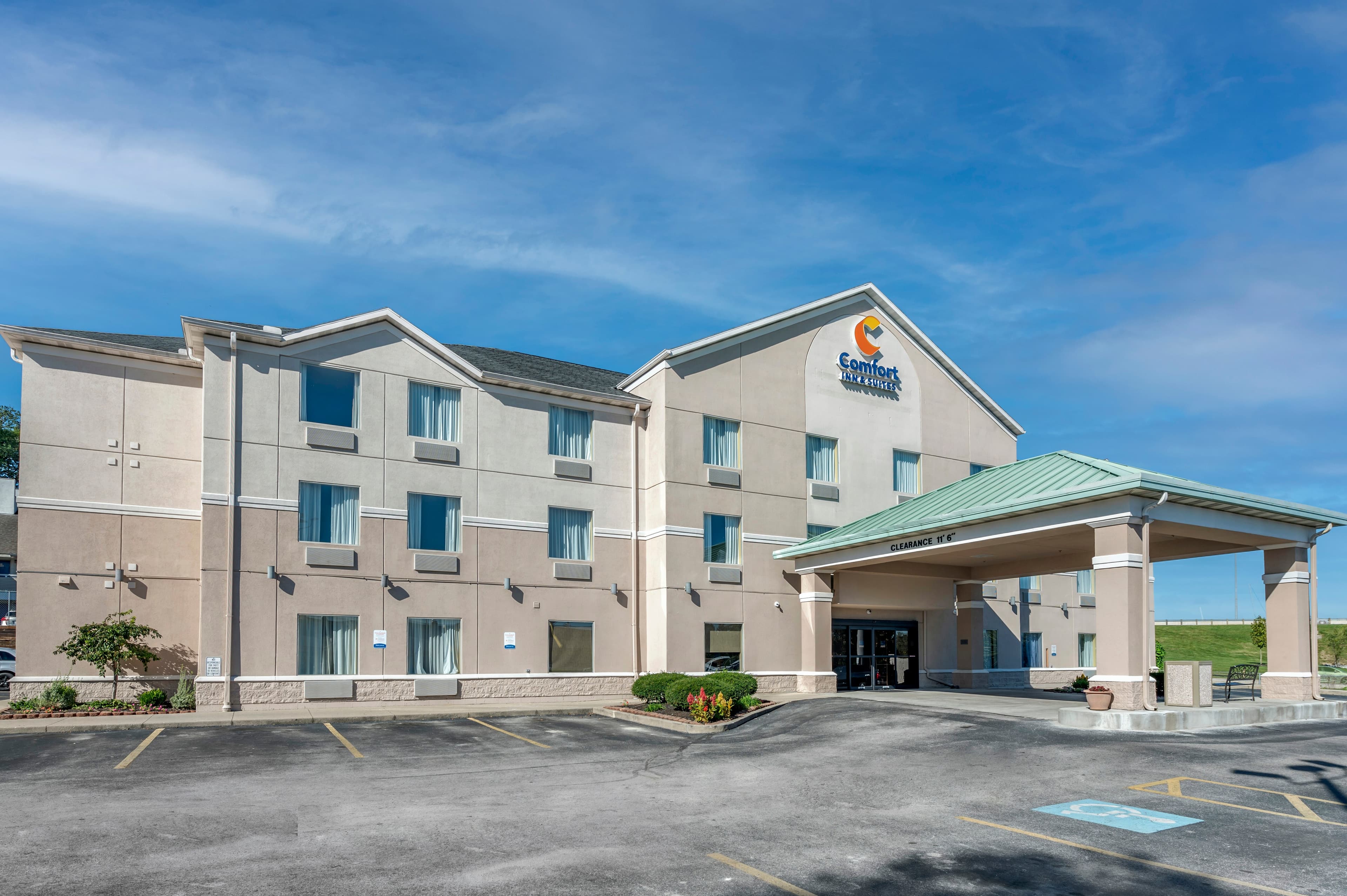 Comfort Inn & Suites Dayton Northwest - Englewood - Image 1