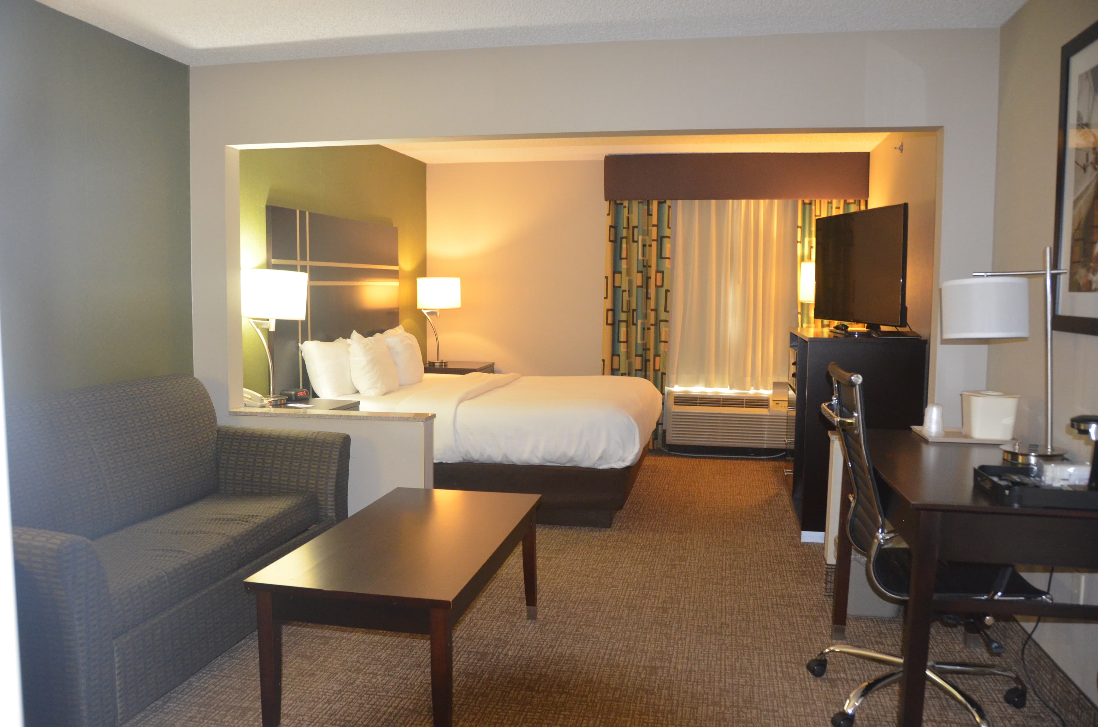 Comfort Inn & Suites Maumee - Toledo (I80-90) — 5