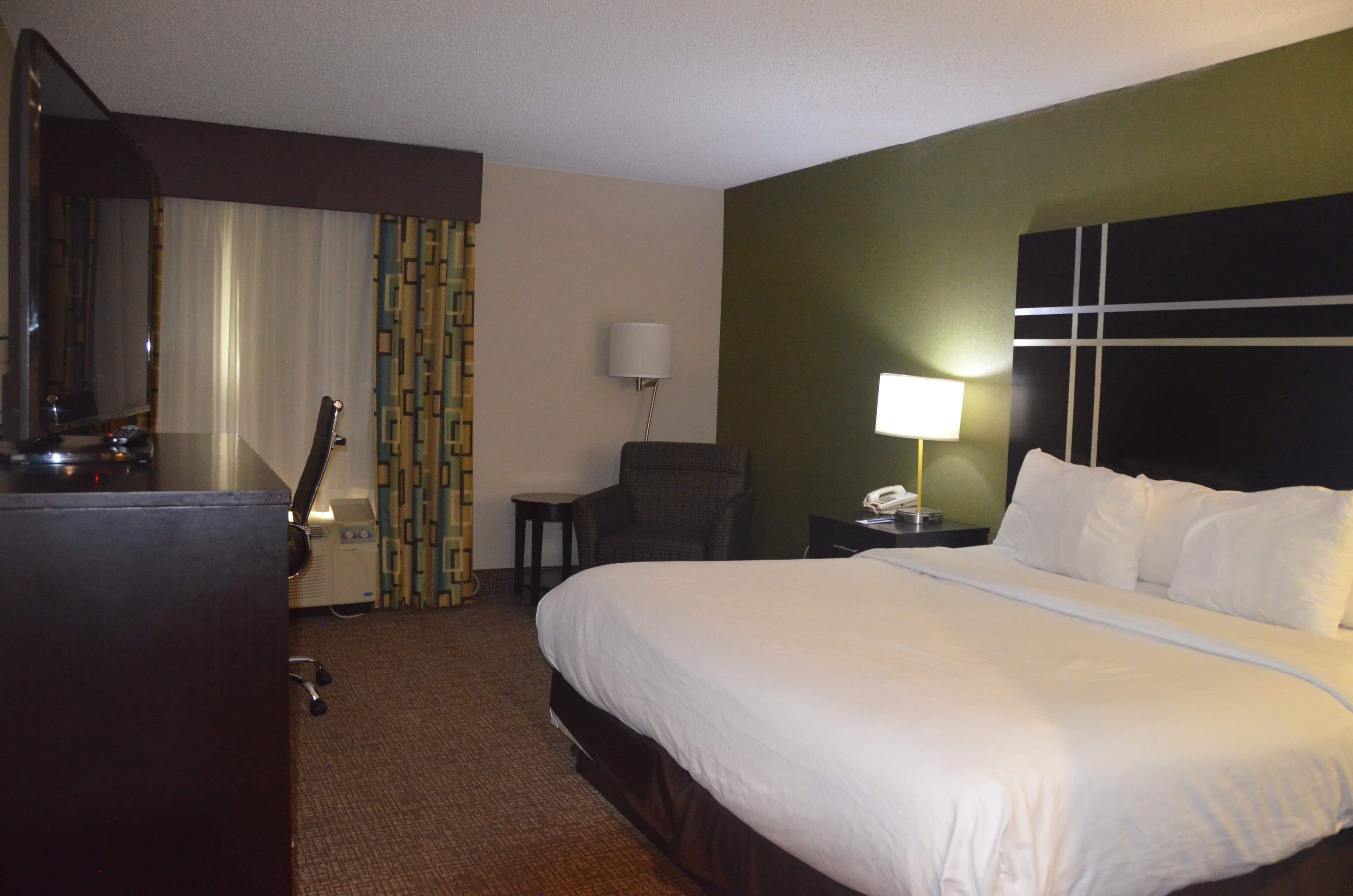 Comfort Inn & Suites Maumee - Toledo (I80-90) — 2