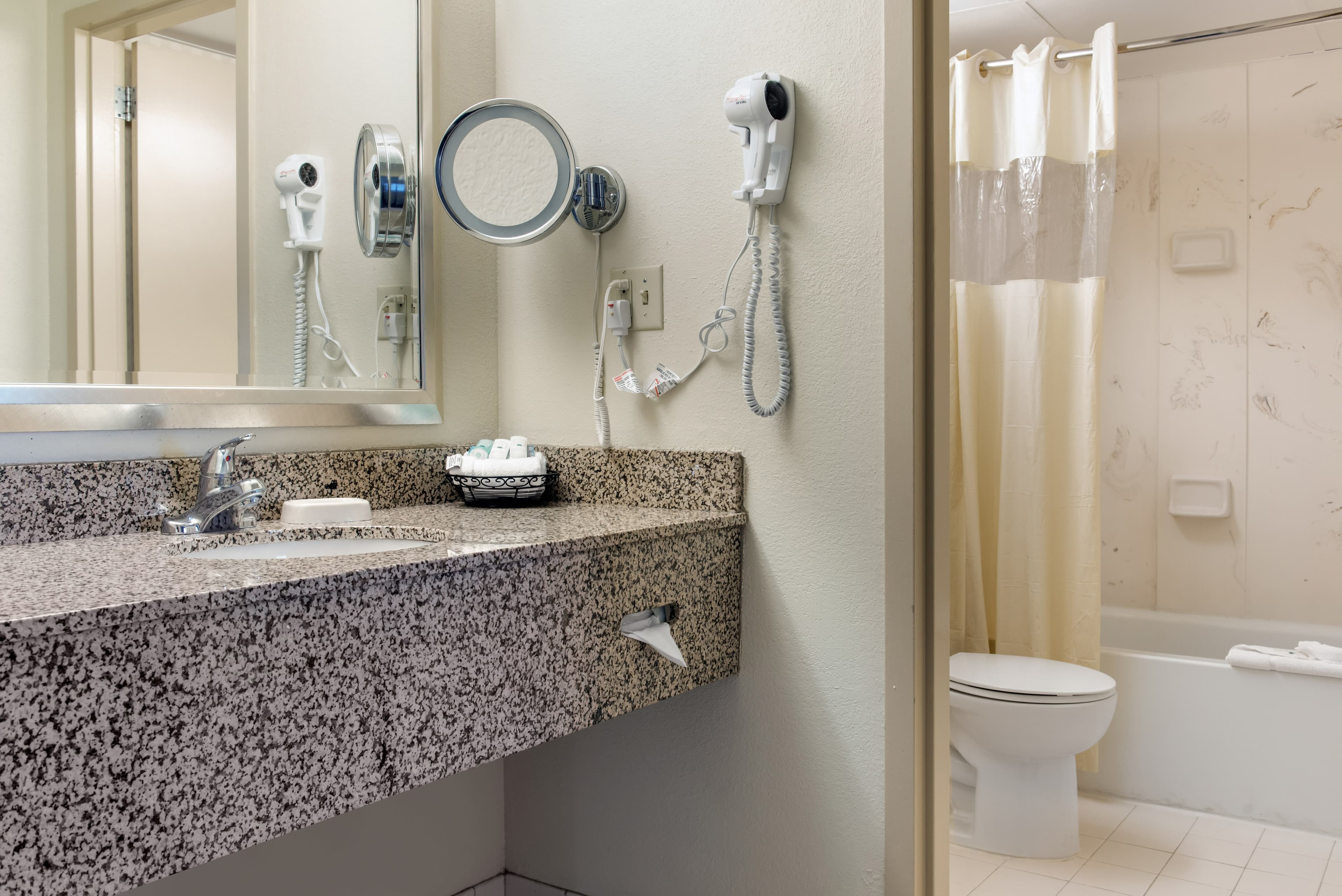 Quality Hotel Conference Center Cincinnati Blue Ash — 30