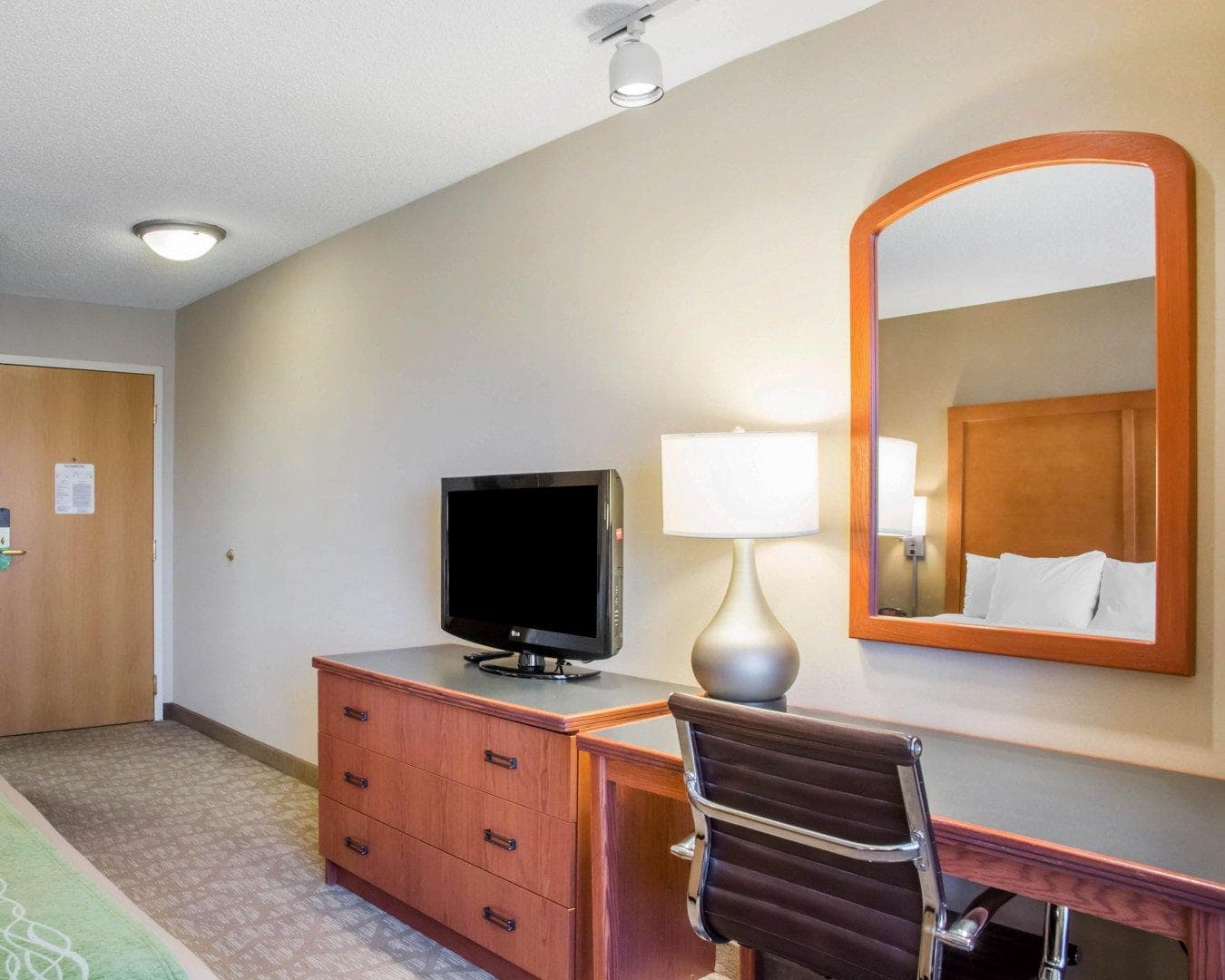 Comfort Inn & Suites West Chester - North Cincinnati - Image 3