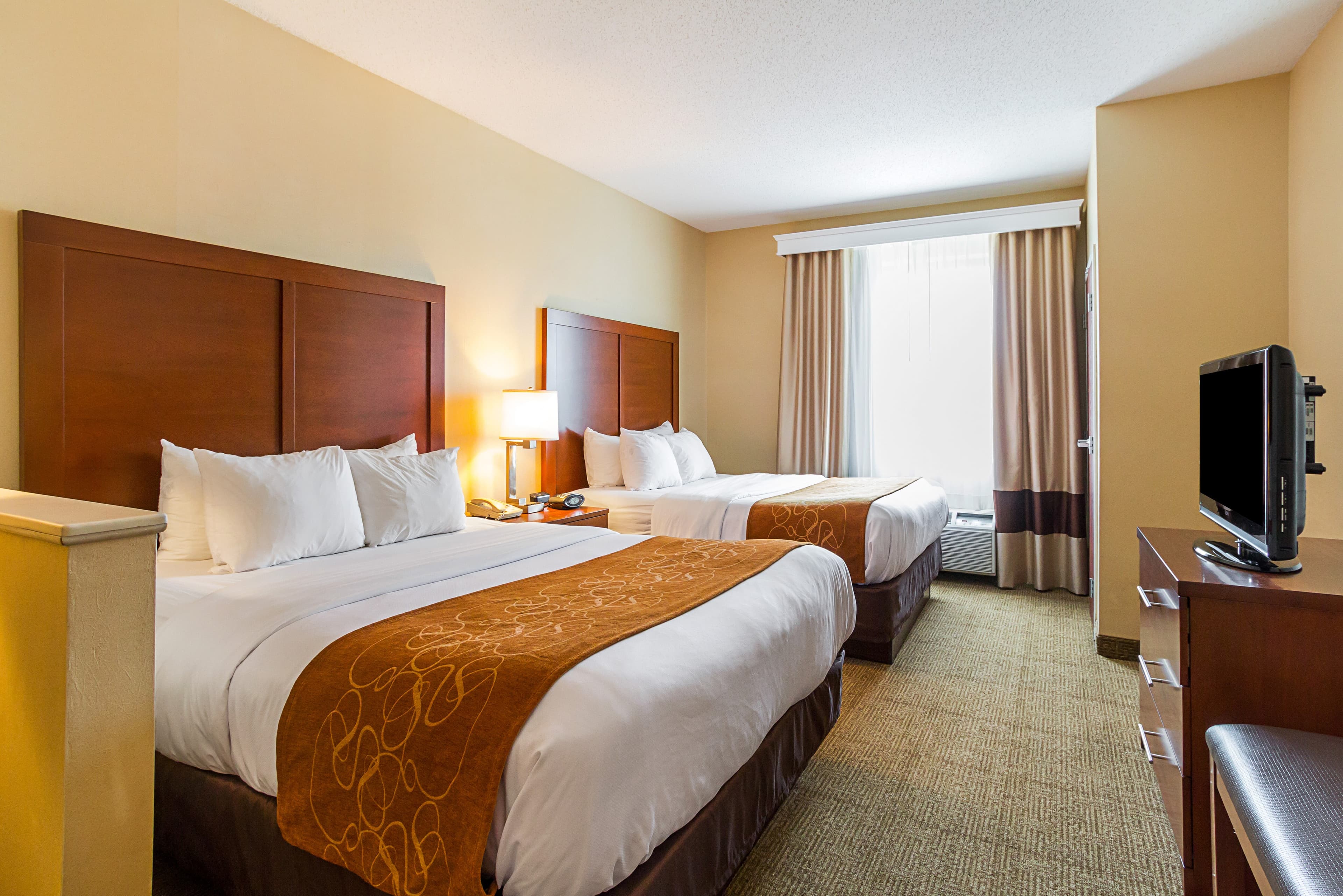 Comfort Suites Twinsburg - Image 1