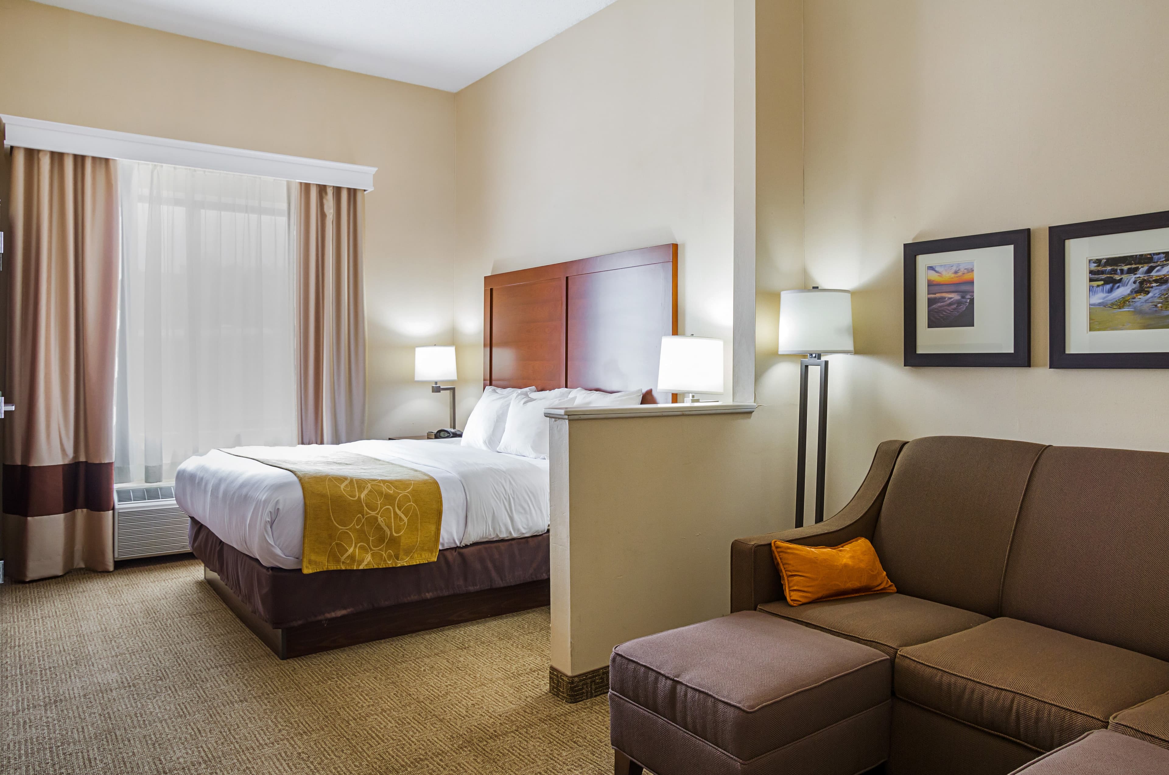 Comfort Suites Twinsburg - Image 3