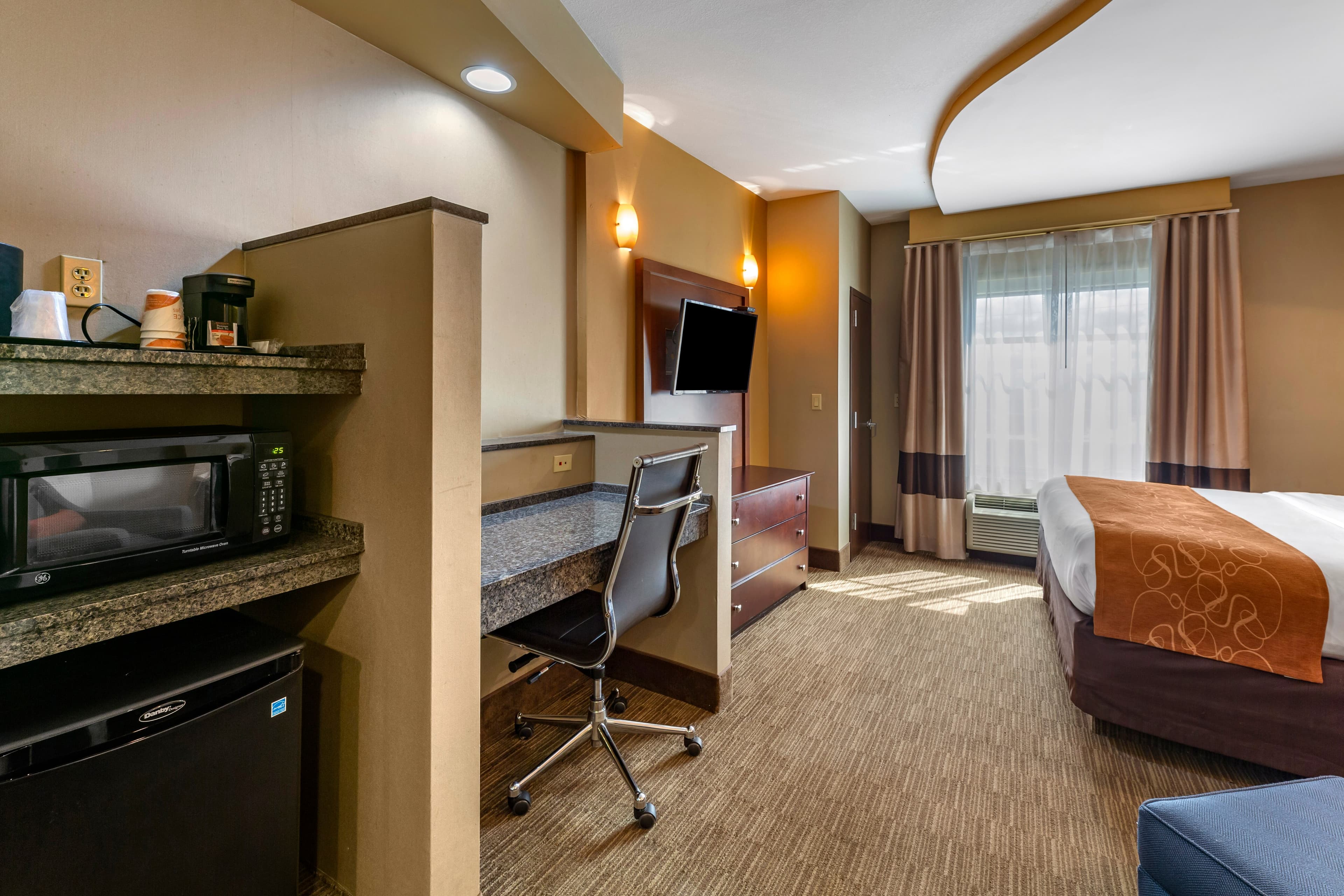 Comfort Suites Perrysburg - Toledo South - Image 4