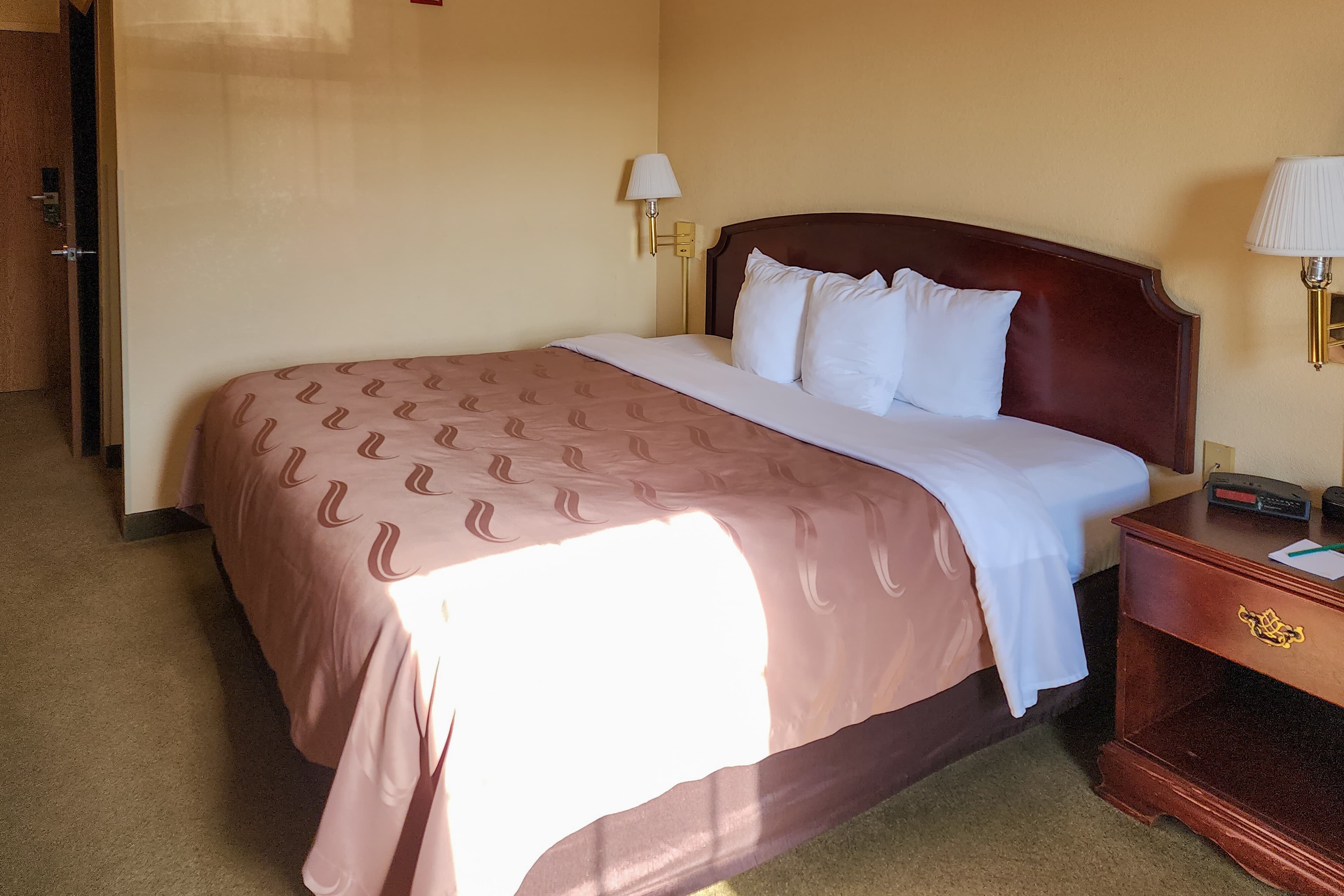 Quality Inn & Suites Bellville - Mansfield - Image 2