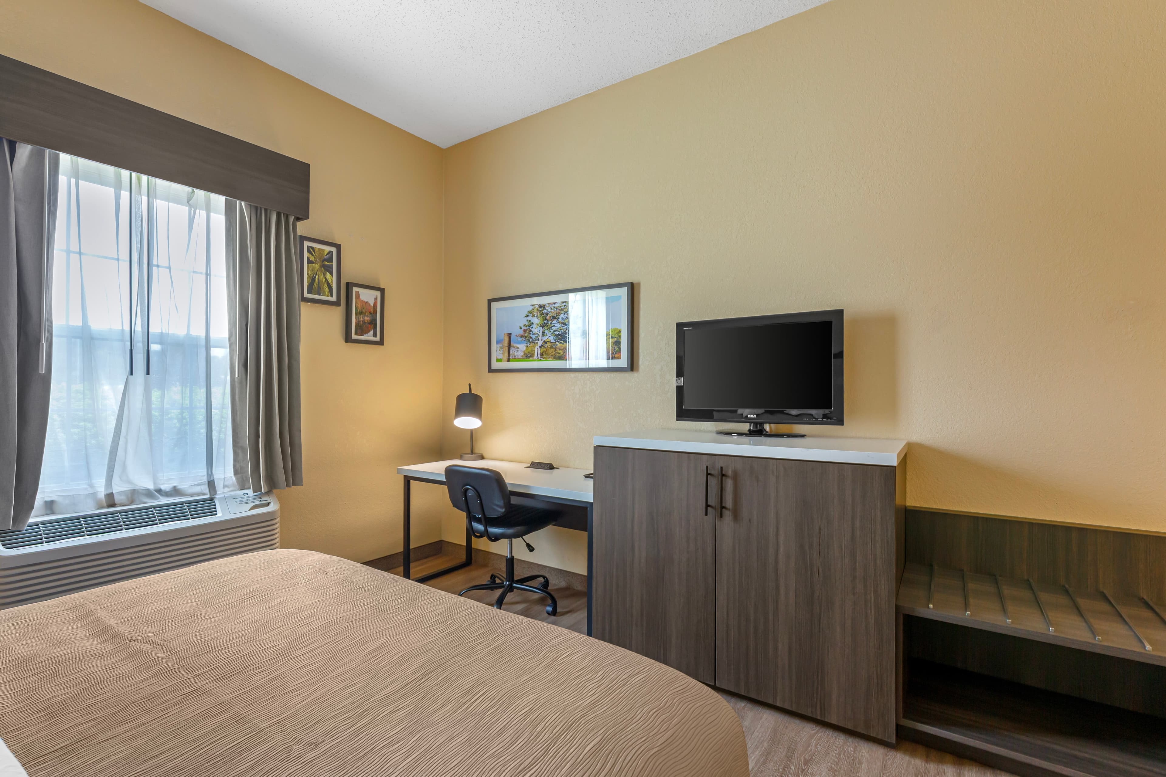 Quality Inn & Suites Bellville - Mansfield - Image 3
