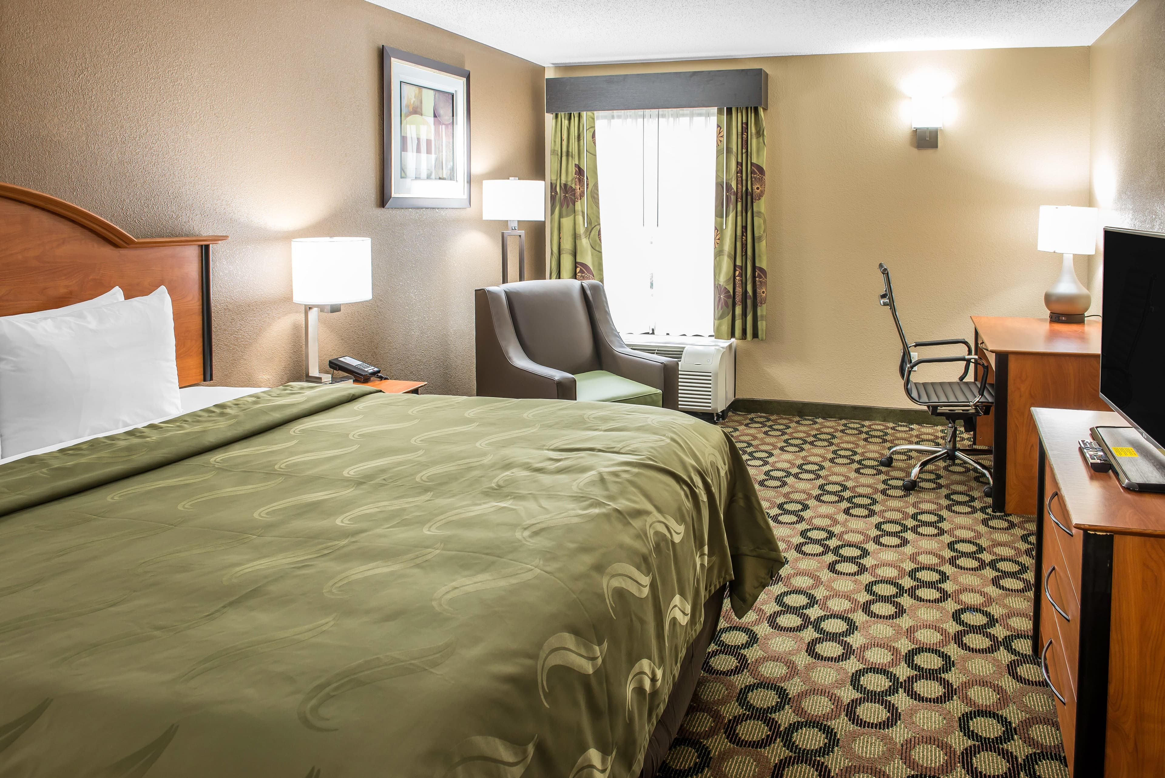 Quality Inn & Suites Columbus West - Hilliard - Image 4