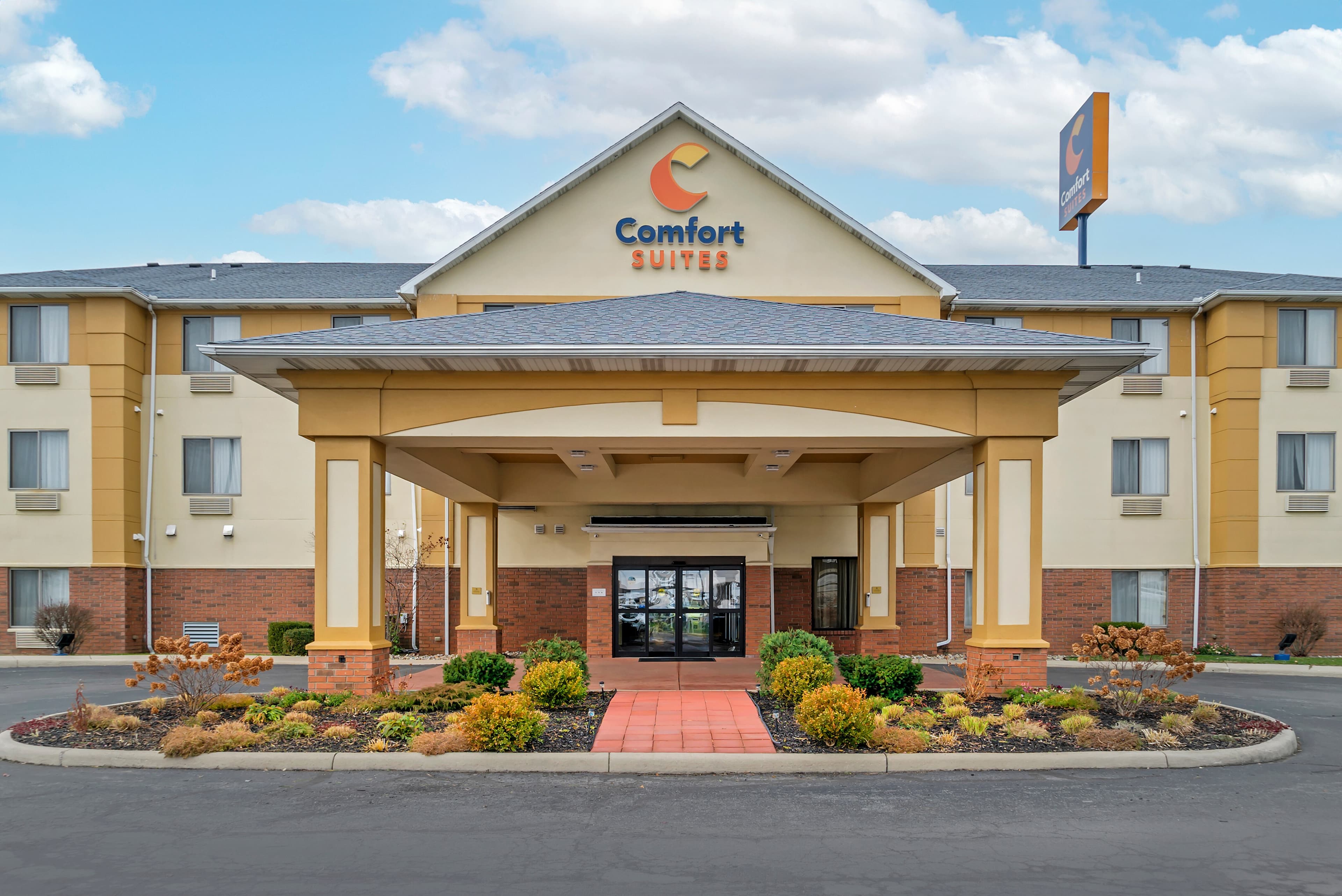 Comfort Suites Findlay I-75 near Sports Complex - Image 1