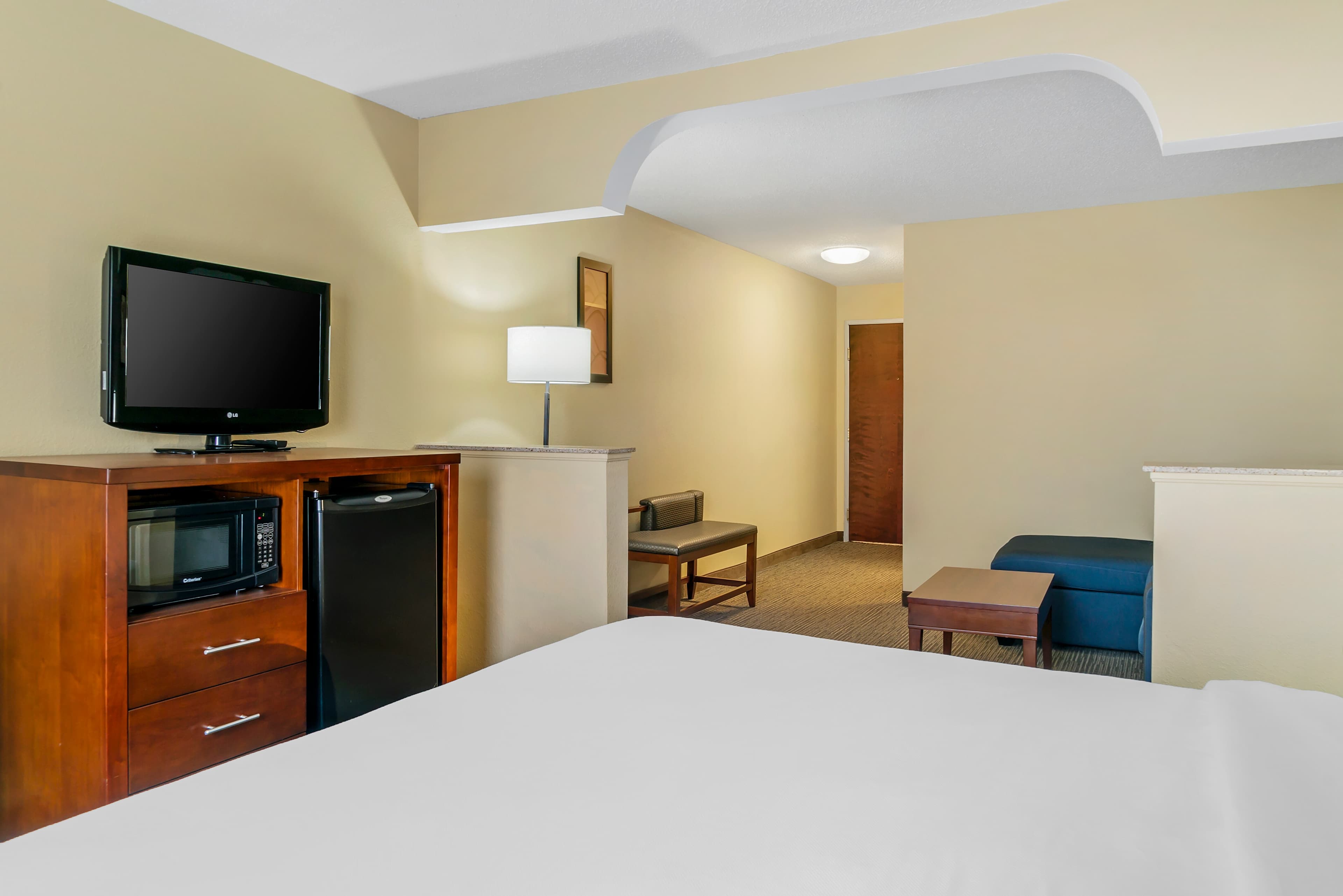 Comfort Suites Findlay I-75 near Sports Complex - Image 5