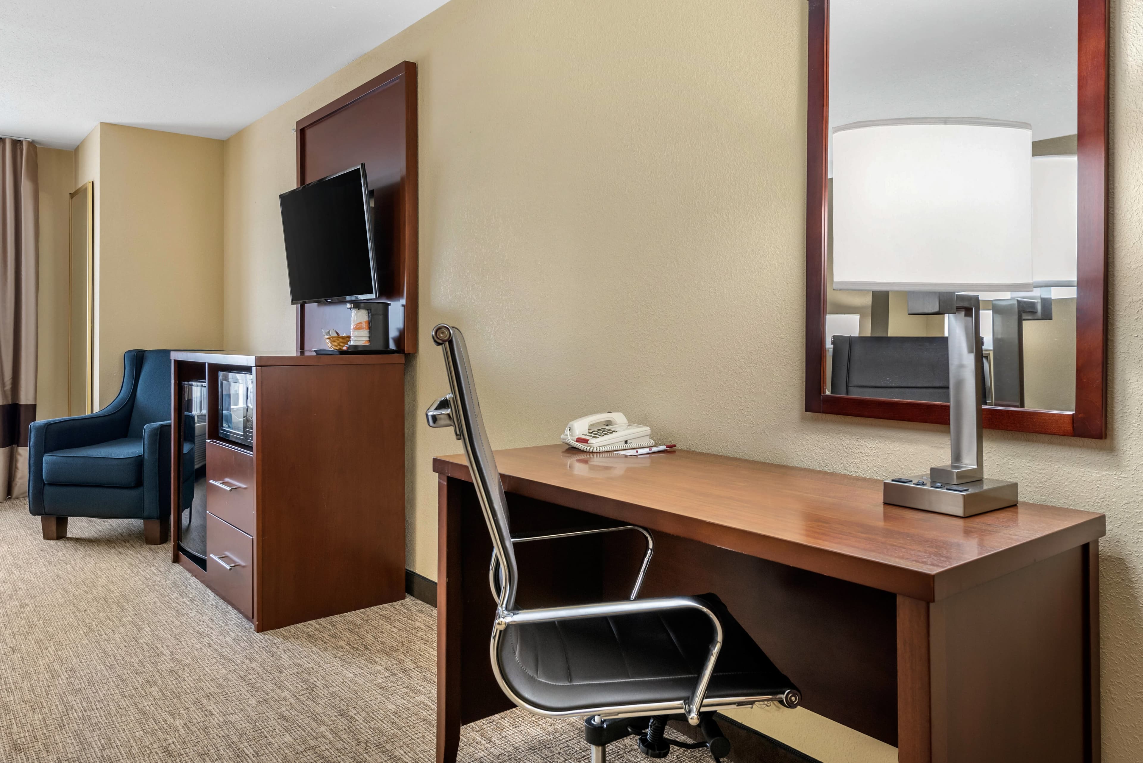 Comfort Suites Dayton-Wright Patterson - Image 4