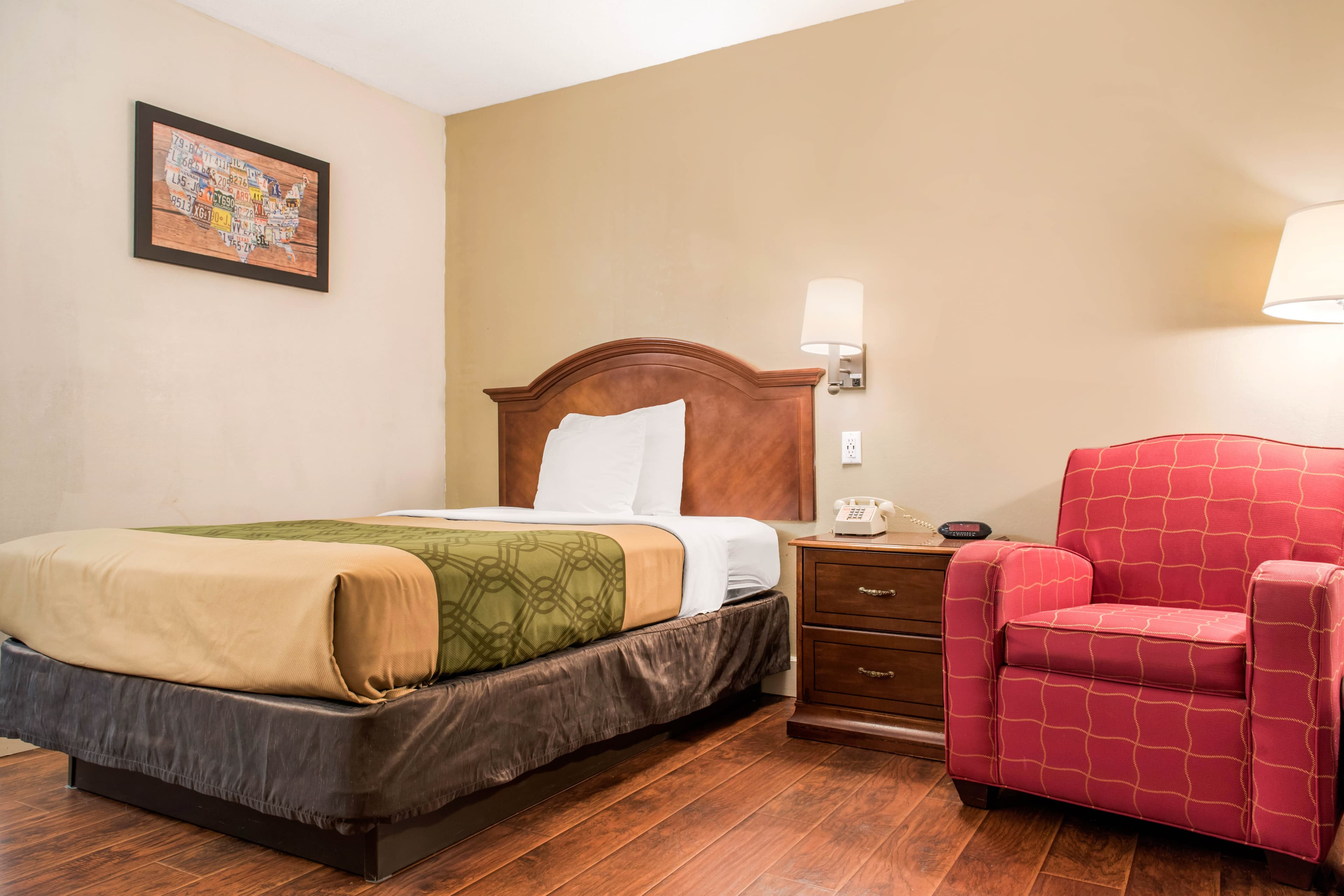 Econo Lodge Holland - Toledo - Image 2