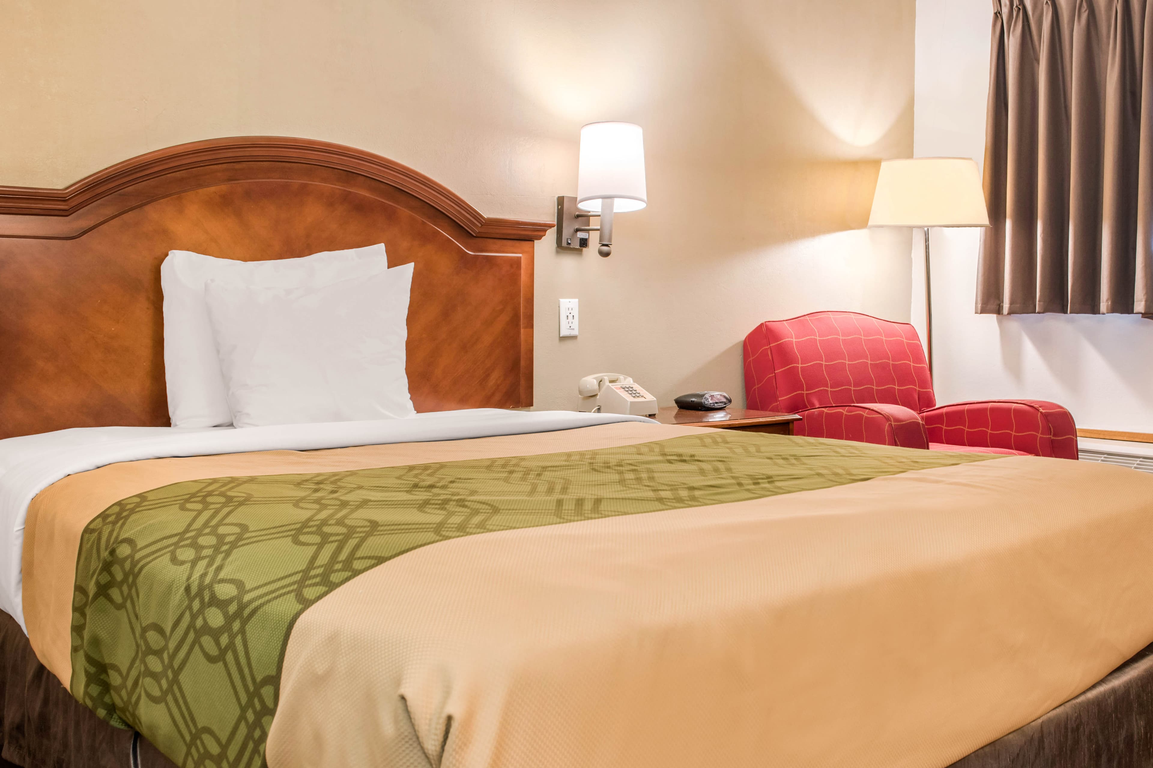 Econo Lodge Holland - Toledo - Image 4