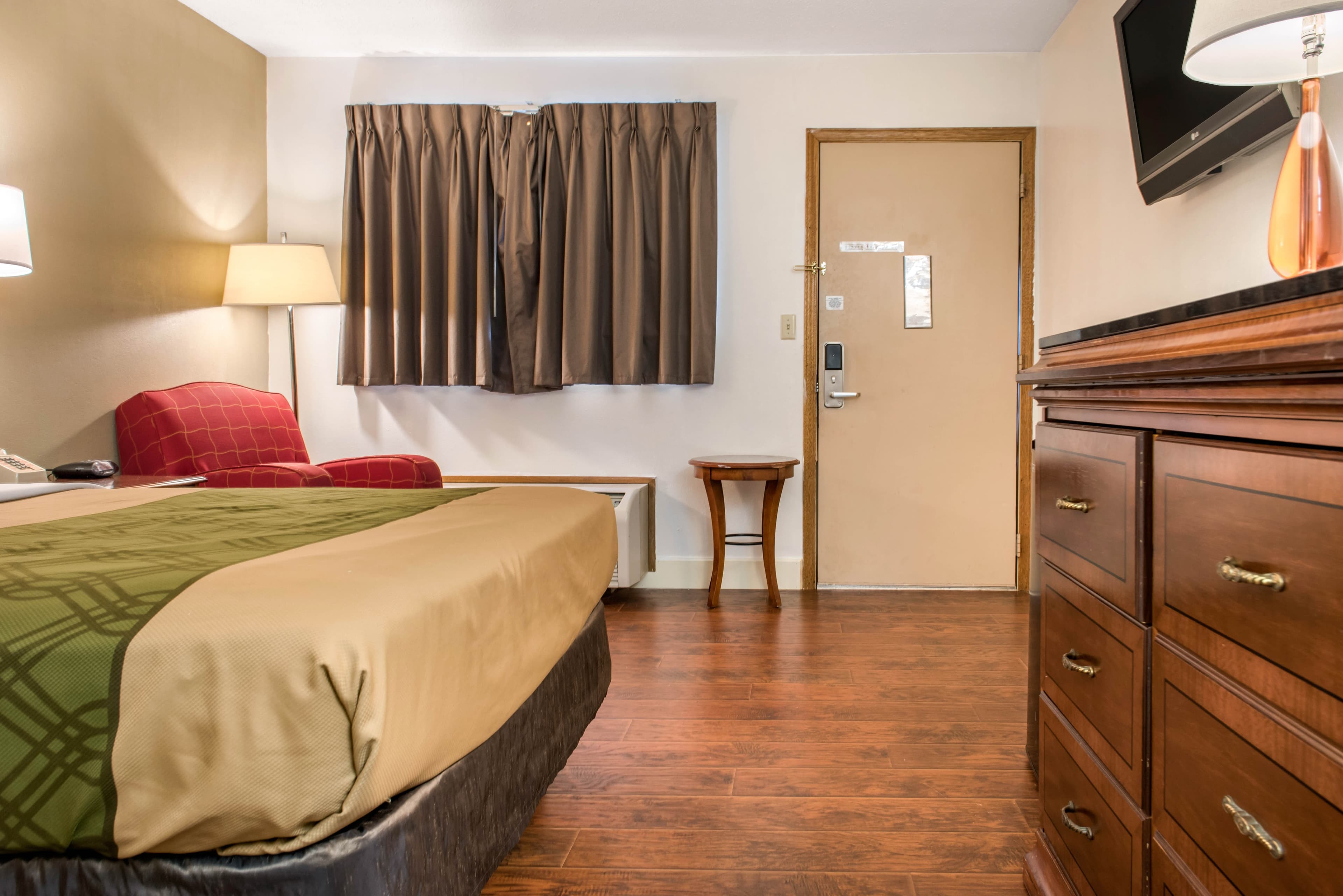 Econo Lodge Holland - Toledo - Image 5