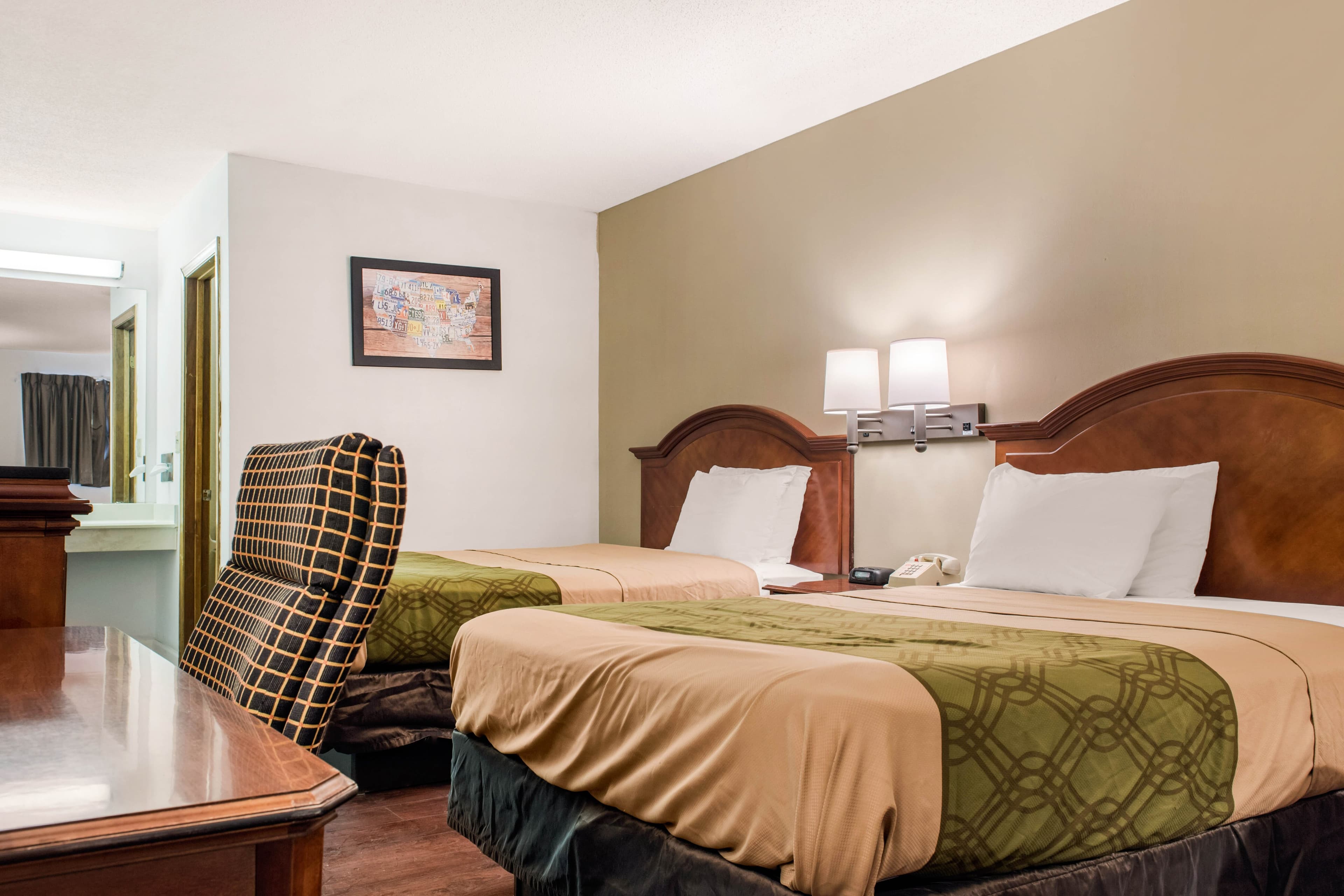 Econo Lodge Holland - Toledo — 7