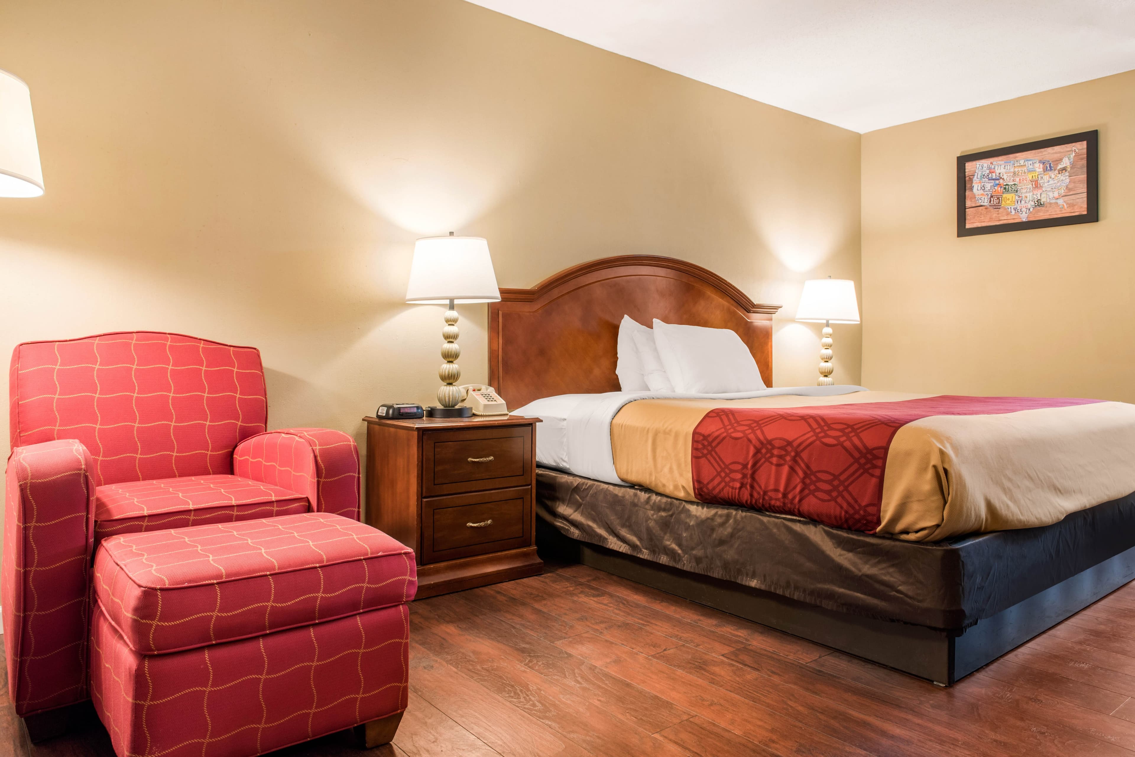 Econo Lodge Holland - Toledo — 22
