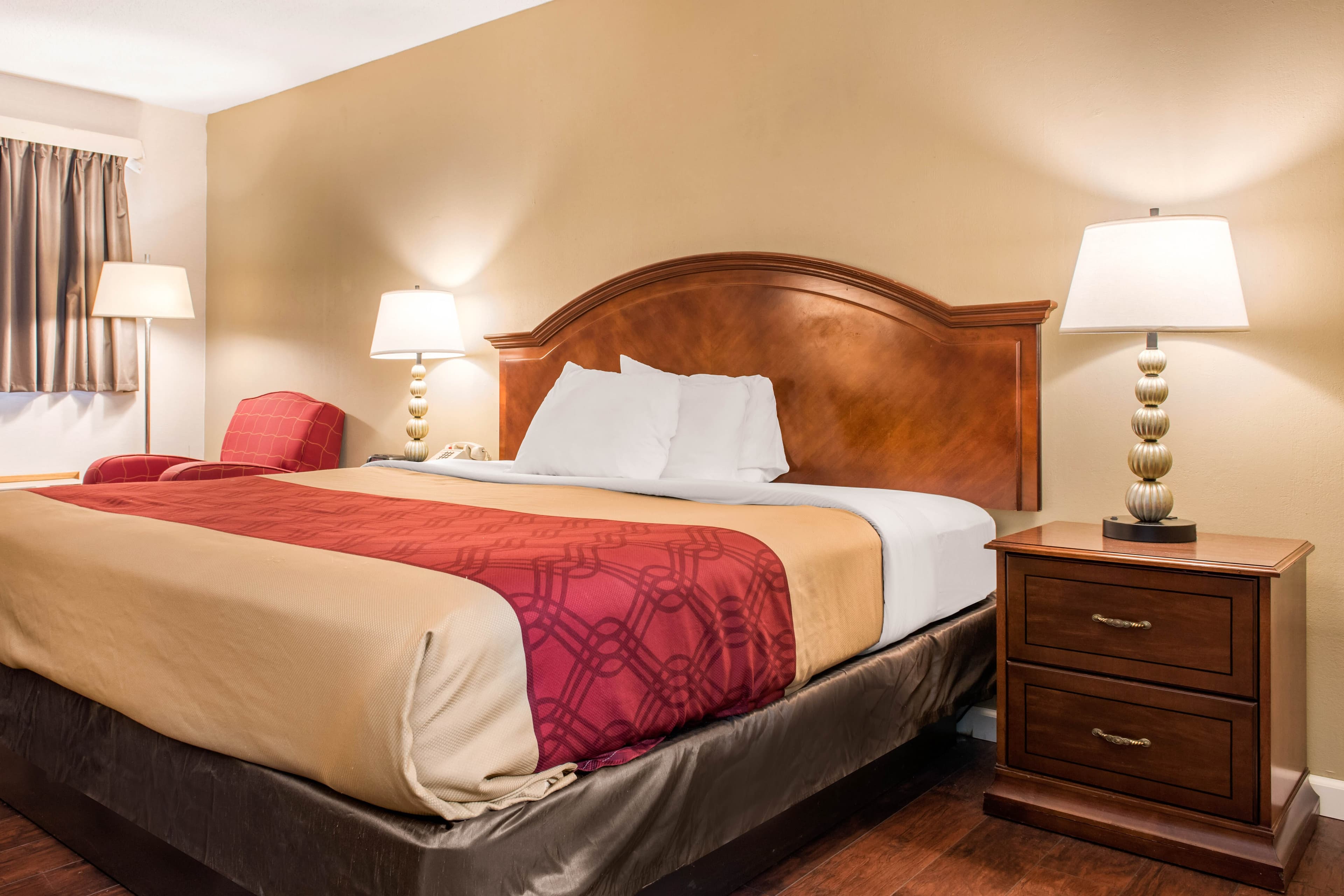 Econo Lodge Holland - Toledo — 23