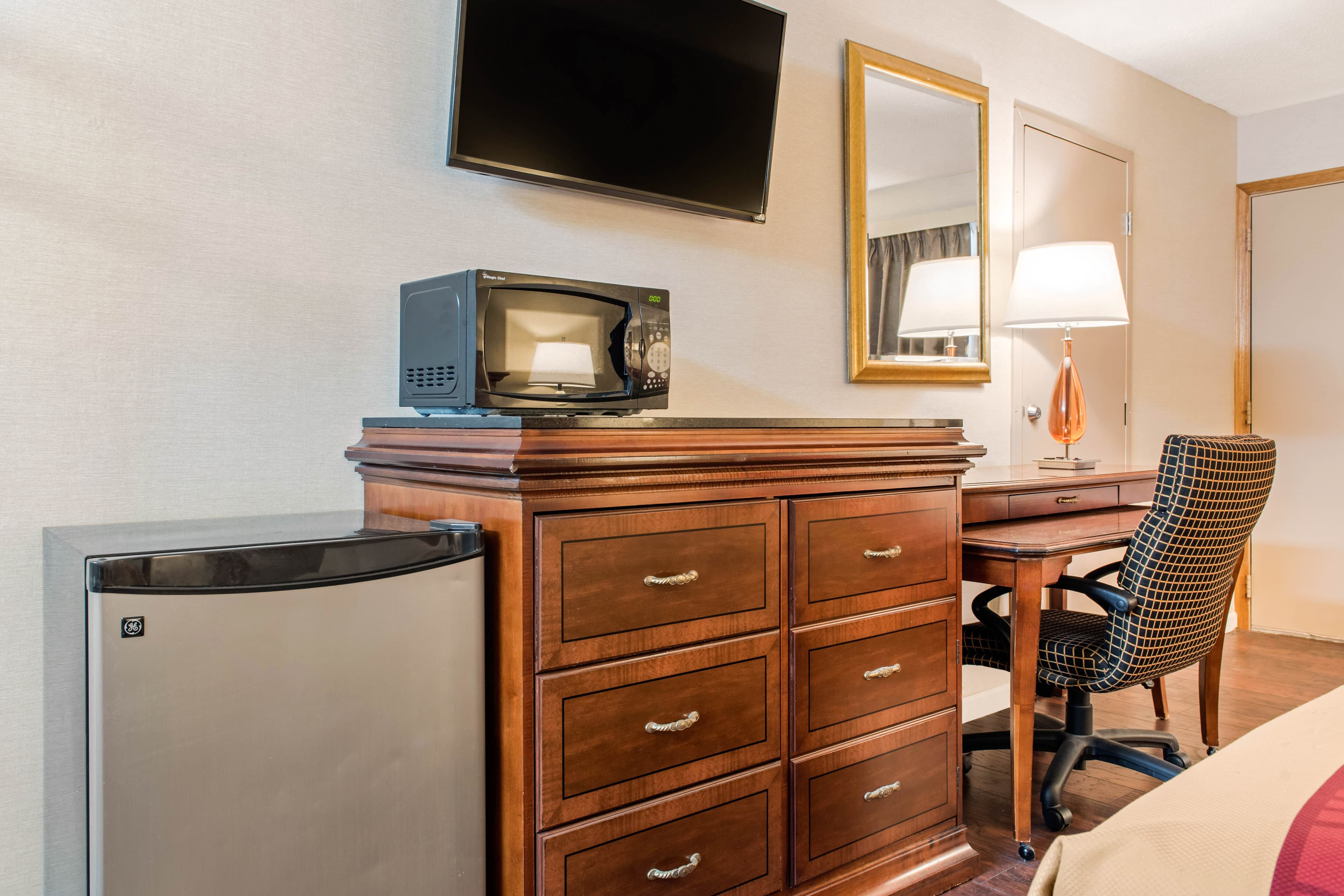 Econo Lodge Holland - Toledo — 25