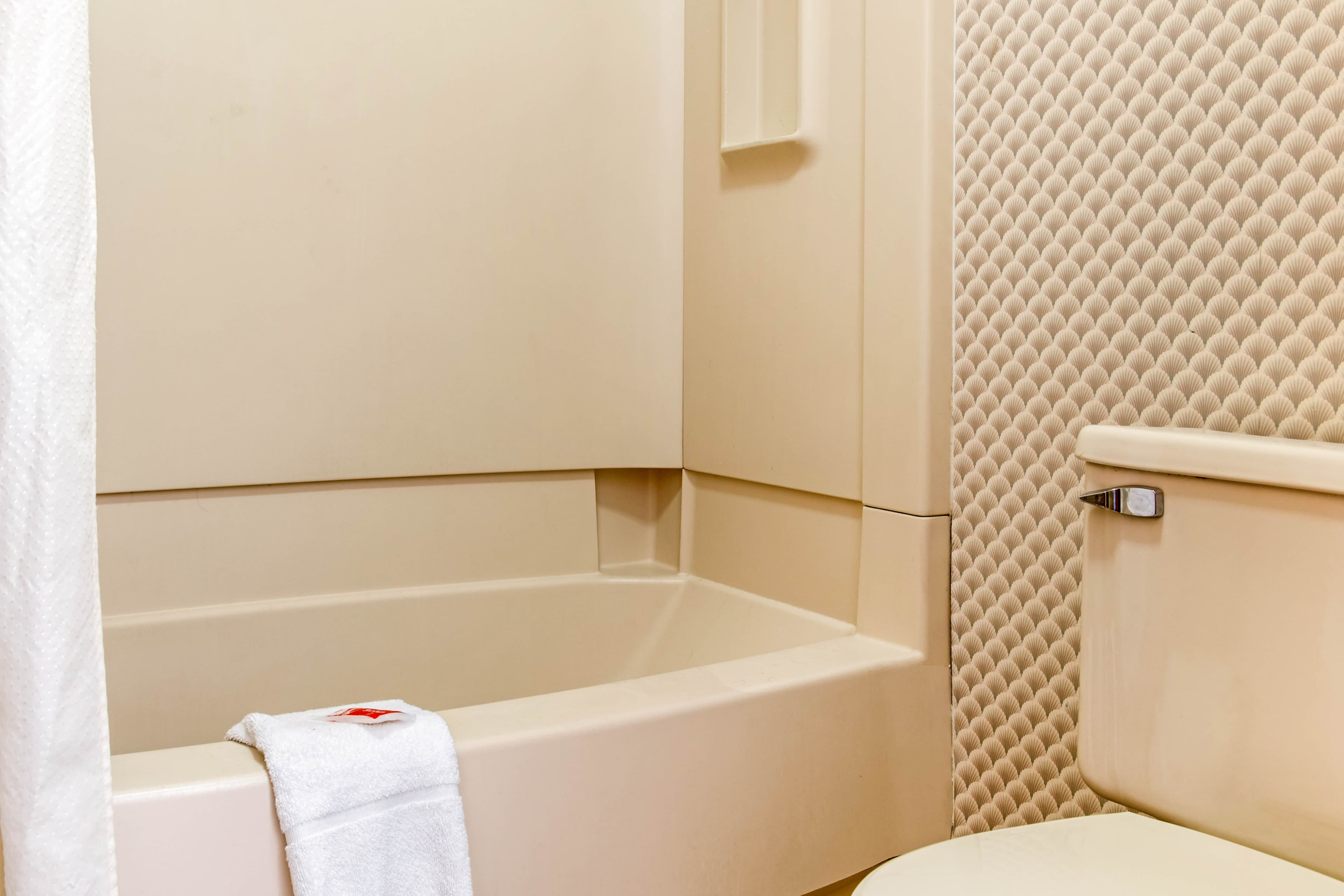 Econo Lodge Holland - Toledo — 26