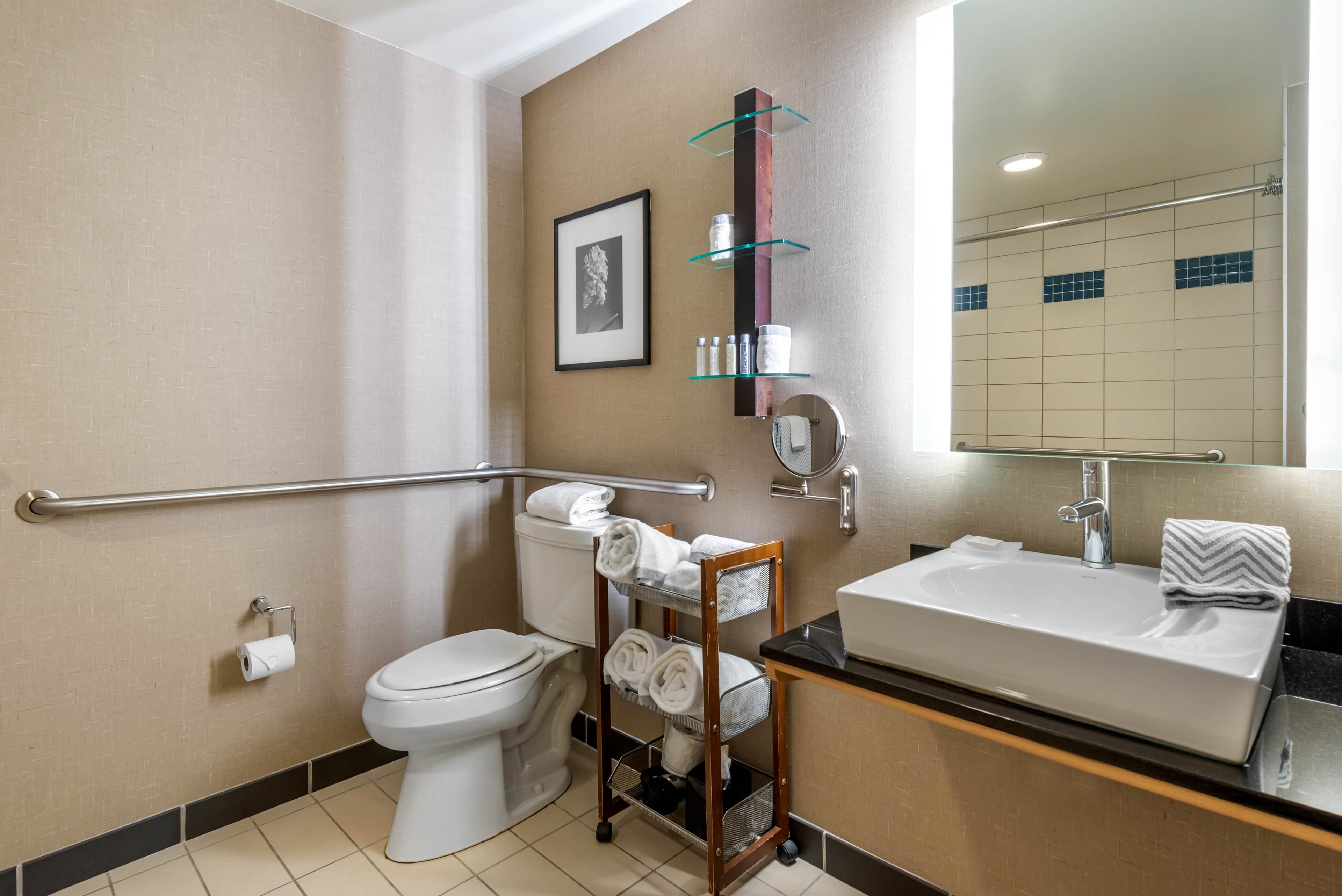 Cambria Hotel Akron - Canton Airport — 7
