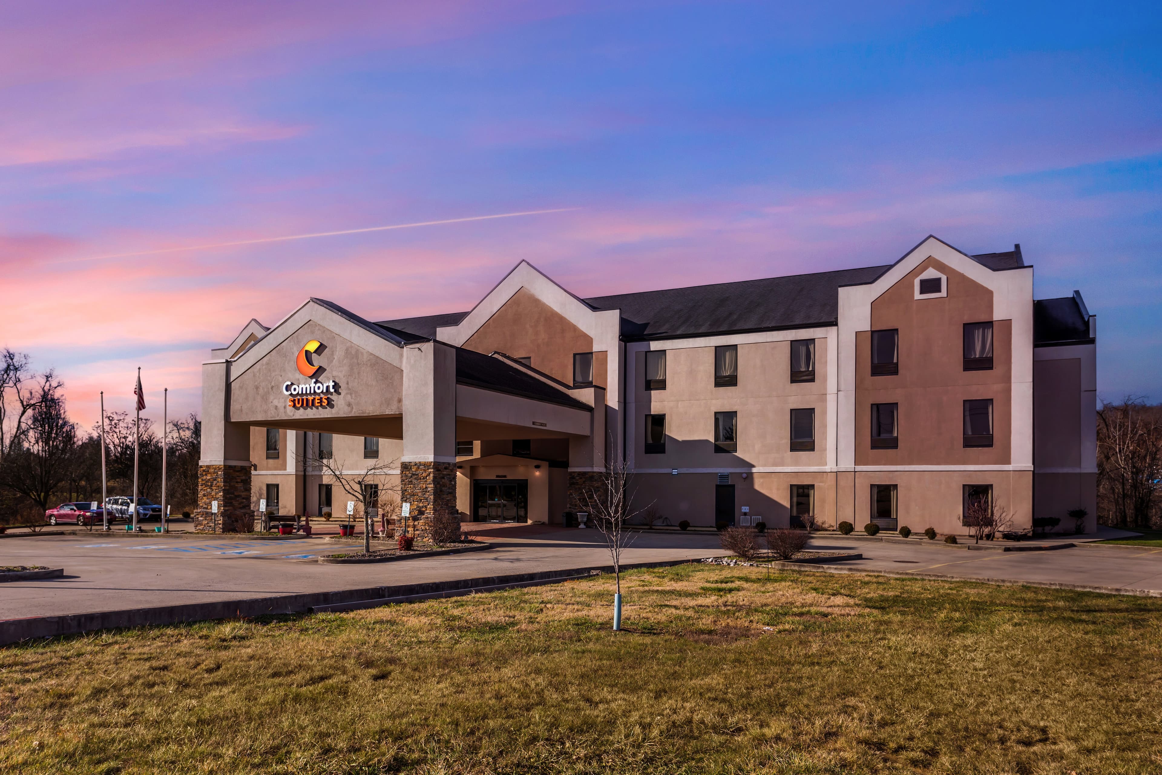 Comfort Suites South Point - Huntington - Image 1