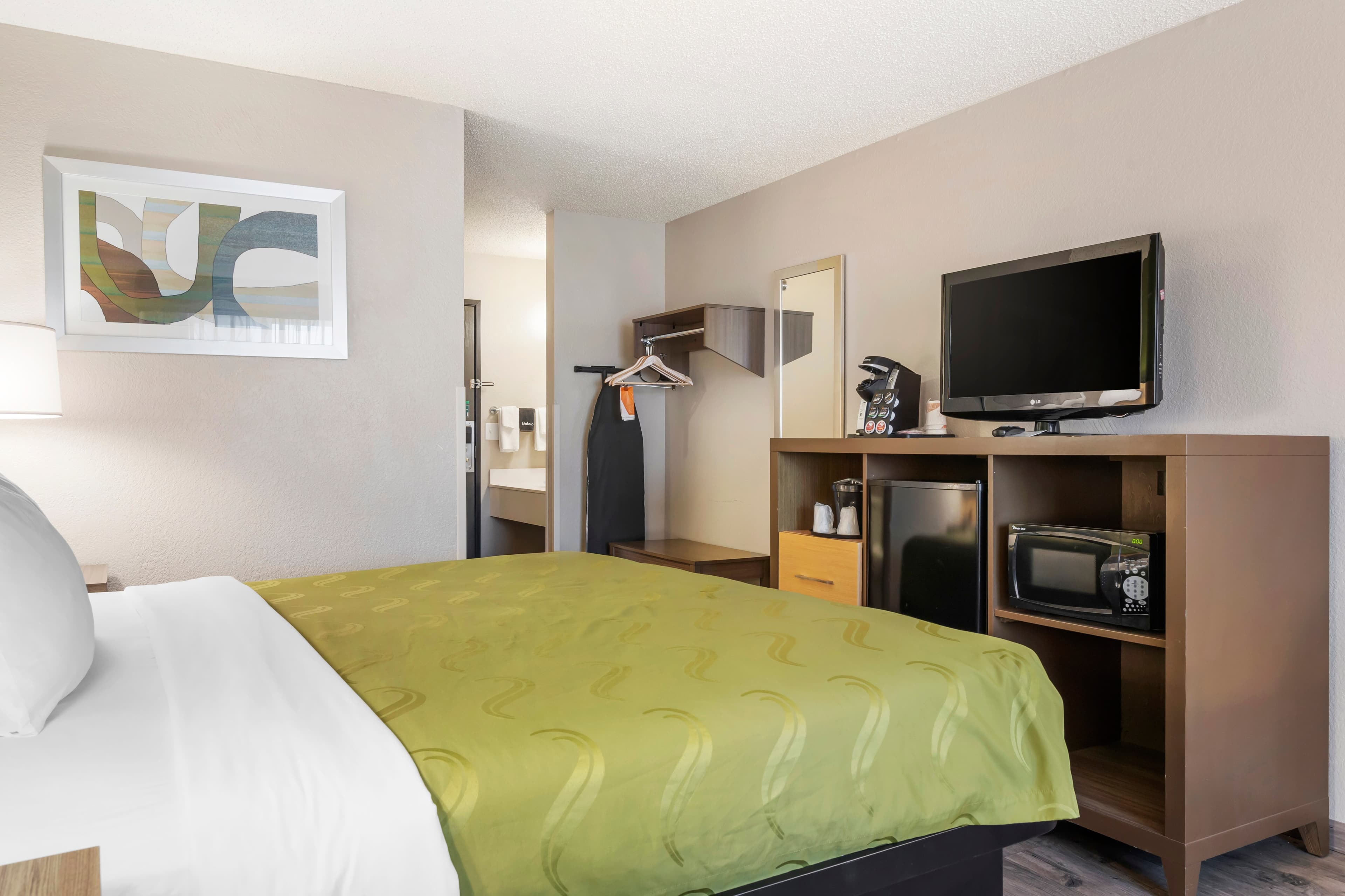 Quality Inn & Suites Delaware South — 10