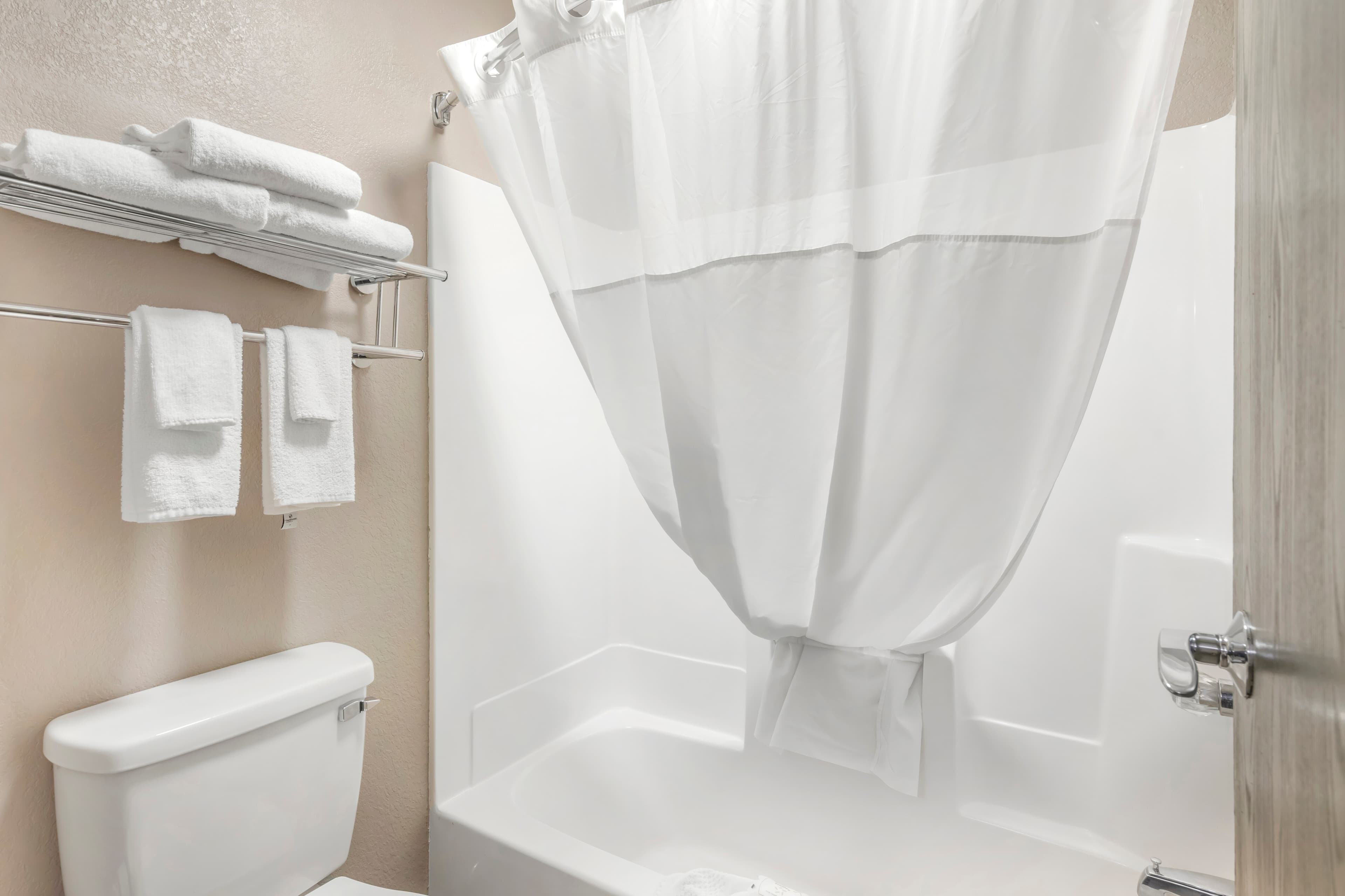 Quality Inn & Suites Delaware South — 11