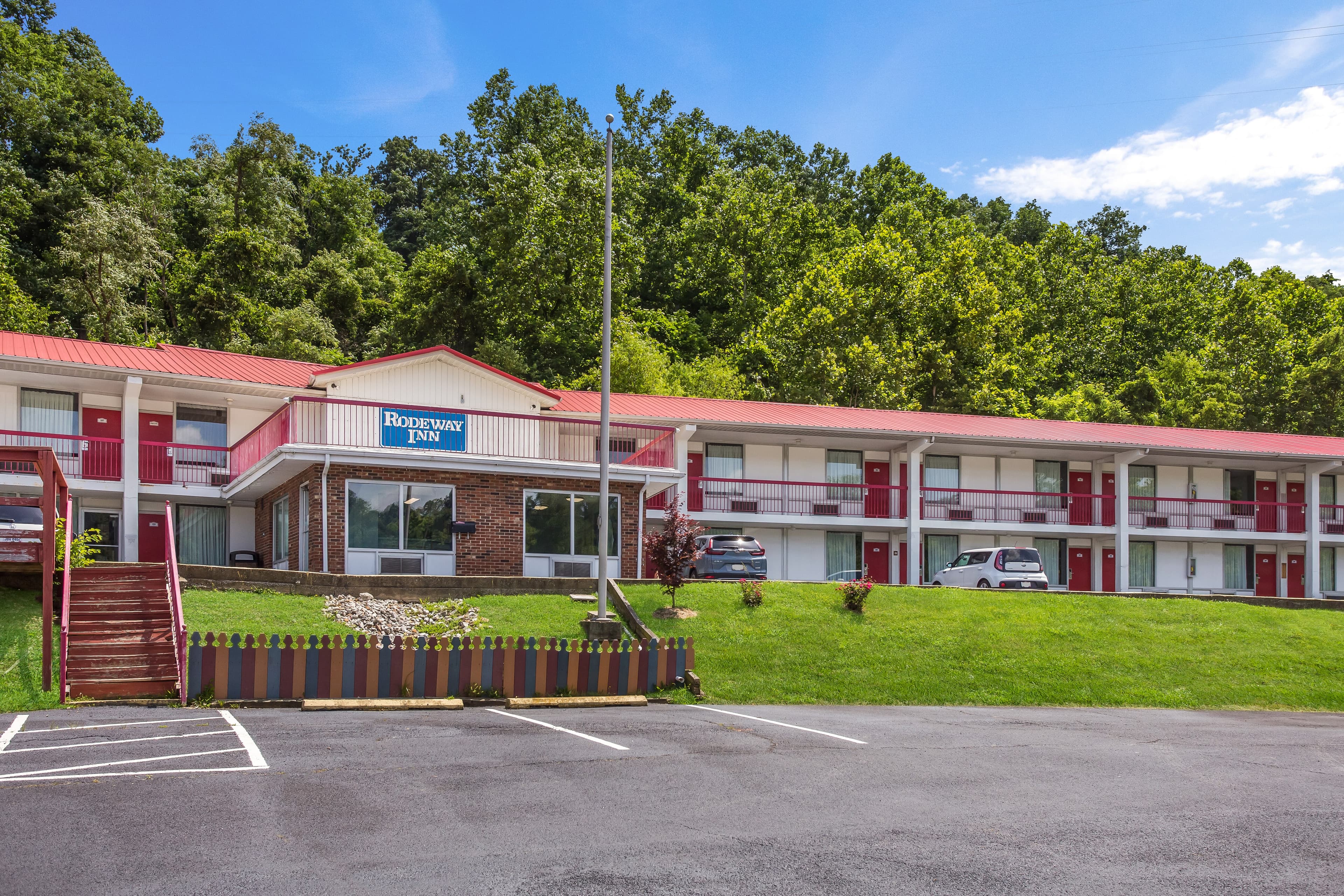 Rodeway Inn South Point - Image 1