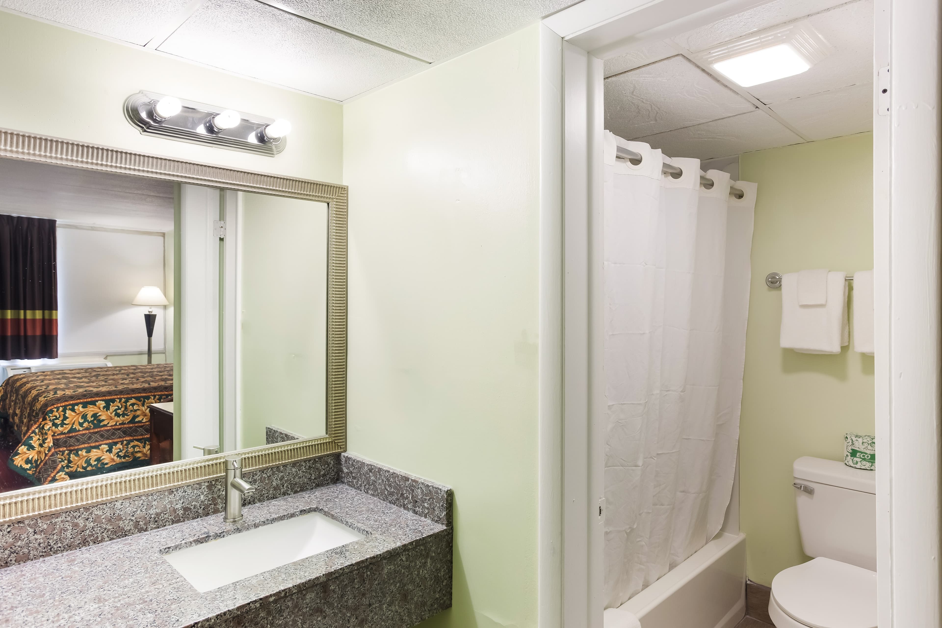 Rodeway Inn South Point - Image 3