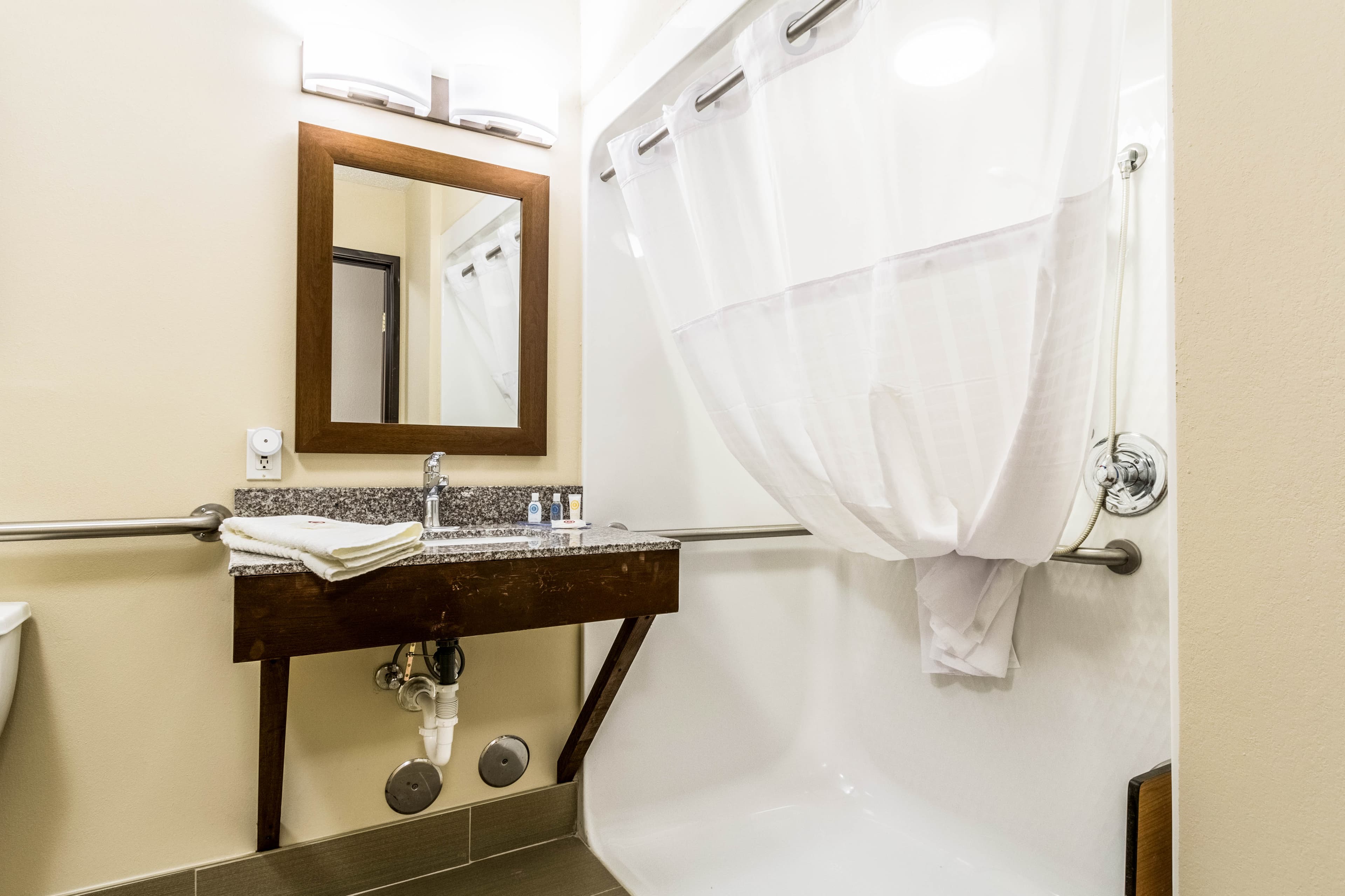 Comfort Inn Norwalk - Sandusky - Image 5