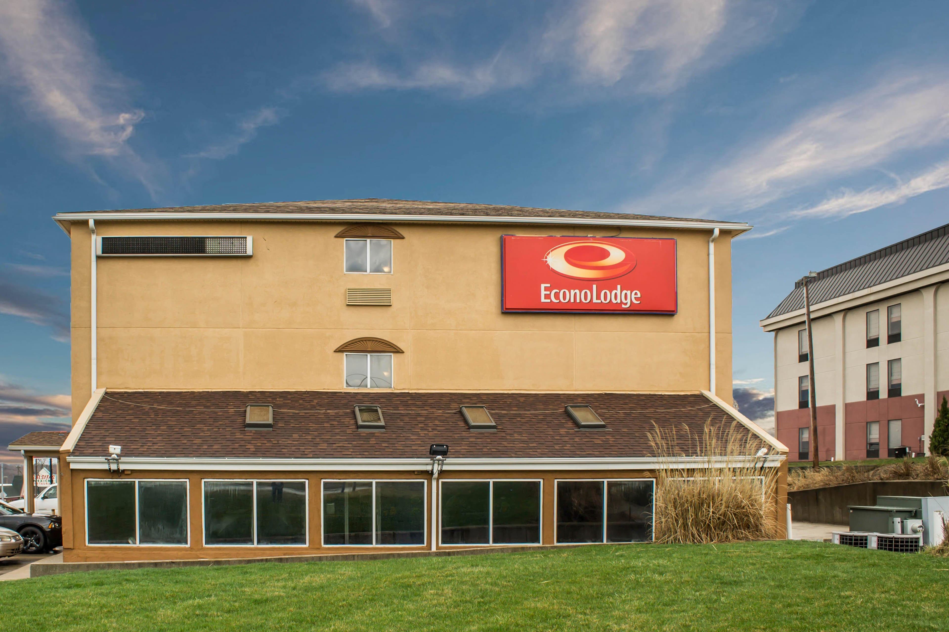 Econo Lodge Kent - Akron West - Image 1