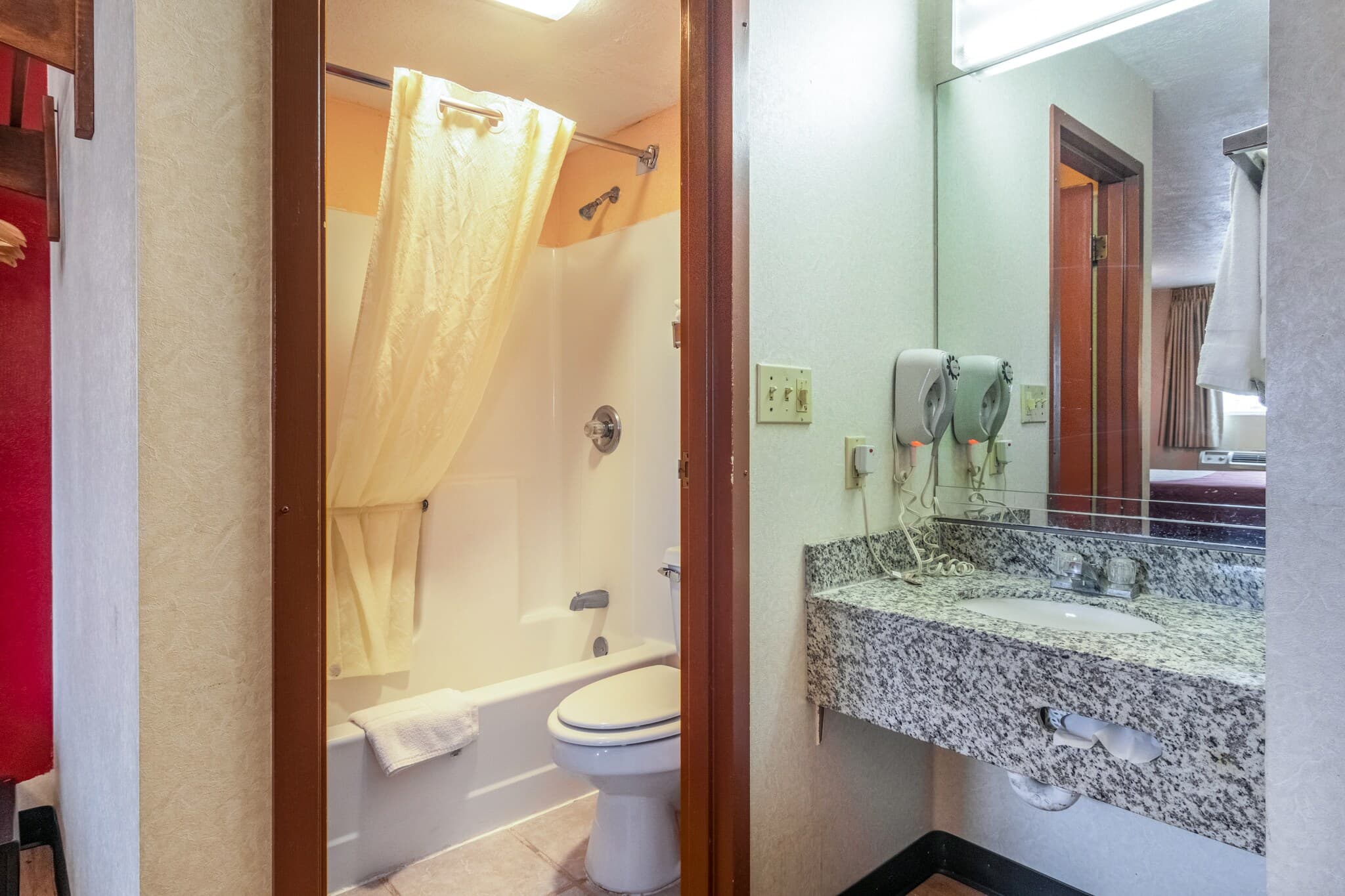 Econo Lodge Kent - Akron West — 15