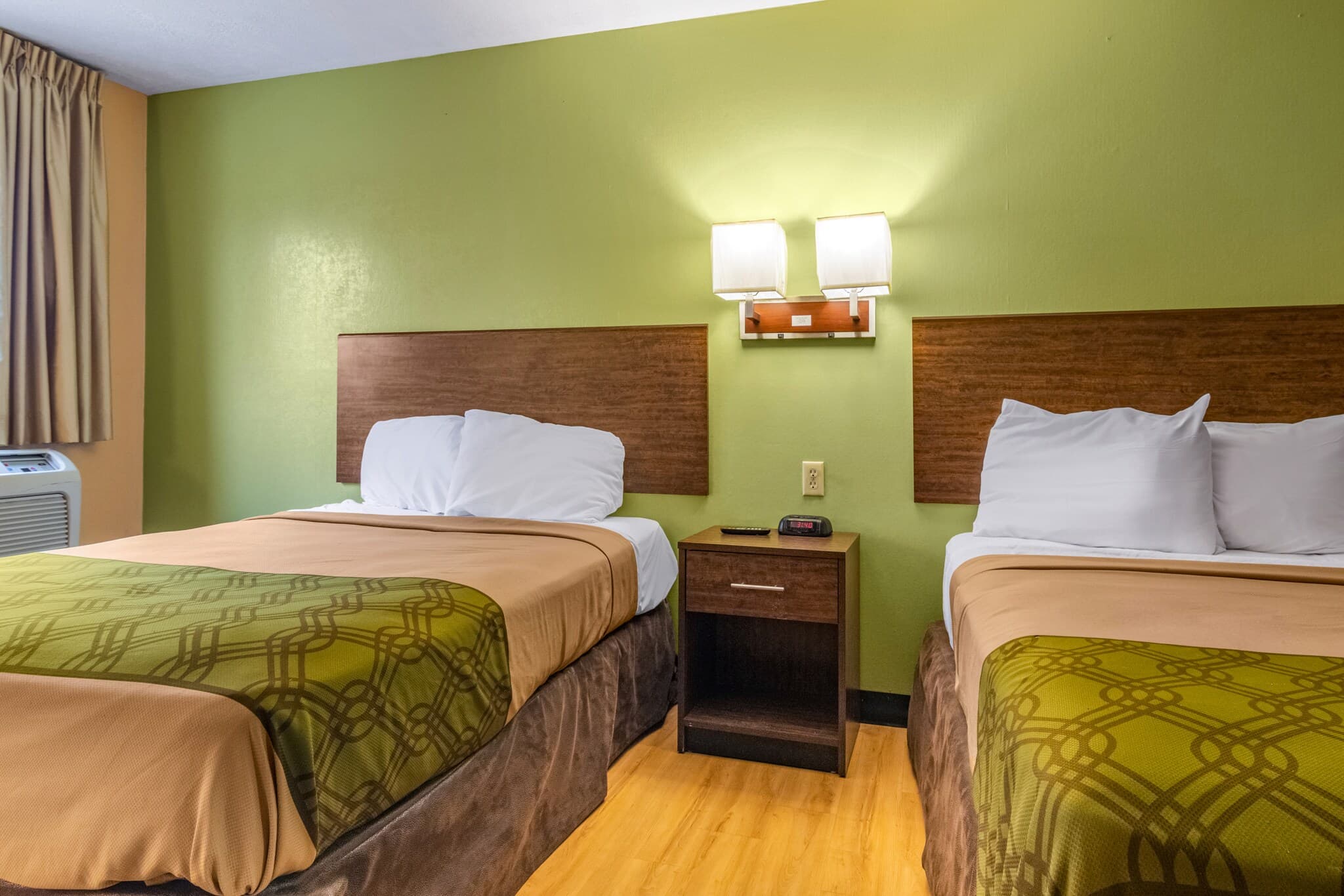 Econo Lodge Kent - Akron West - Image 4