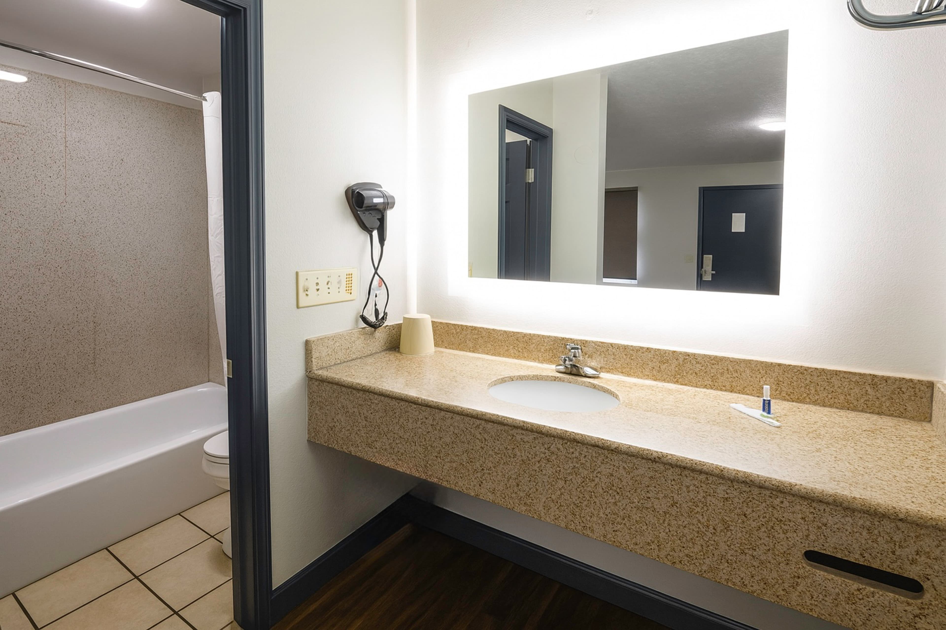 Rodeway Inn Jeffersonville - Washington Court House — 11