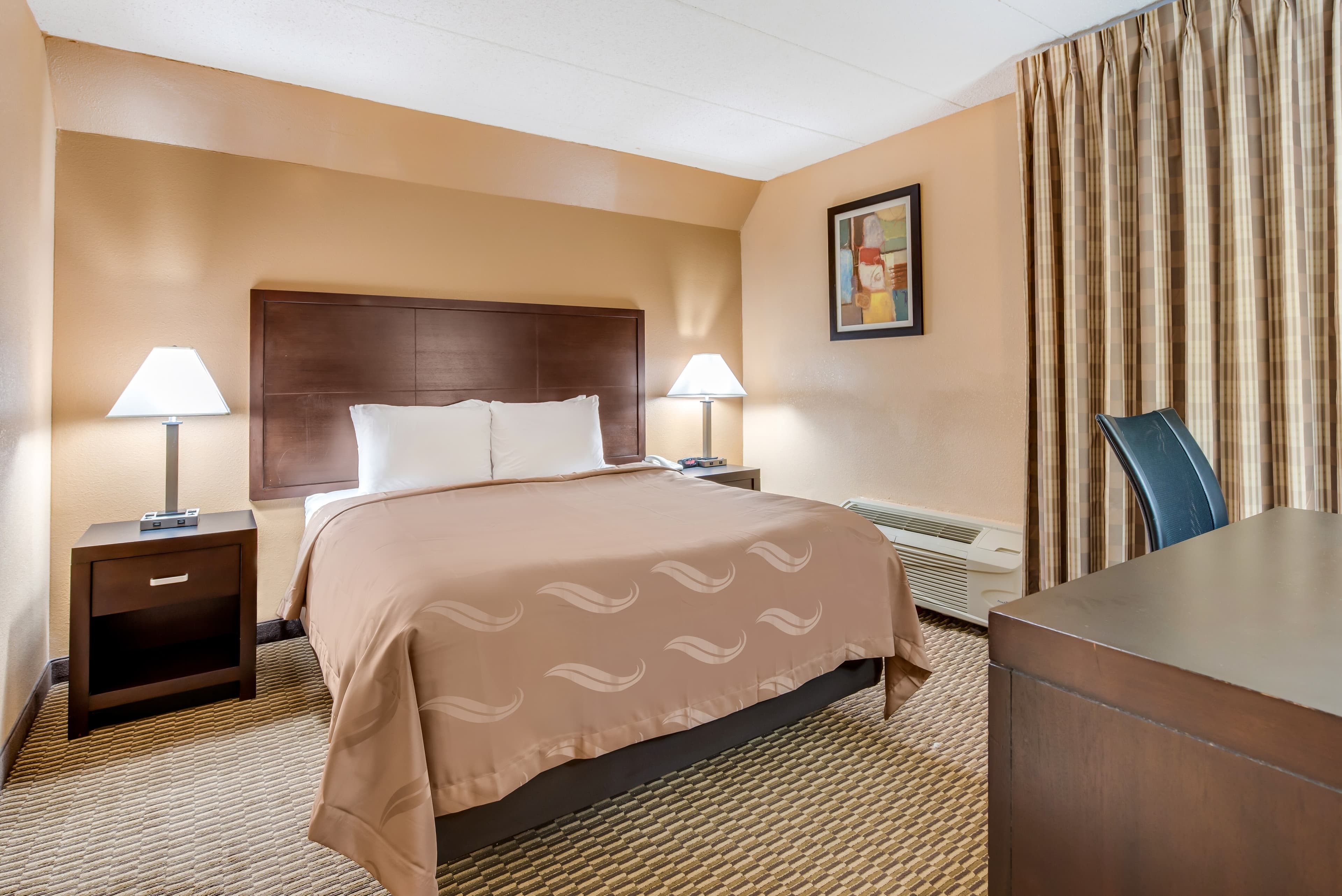 Quality Inn & Suites Cincinnati Uptown Norwood - Image 1