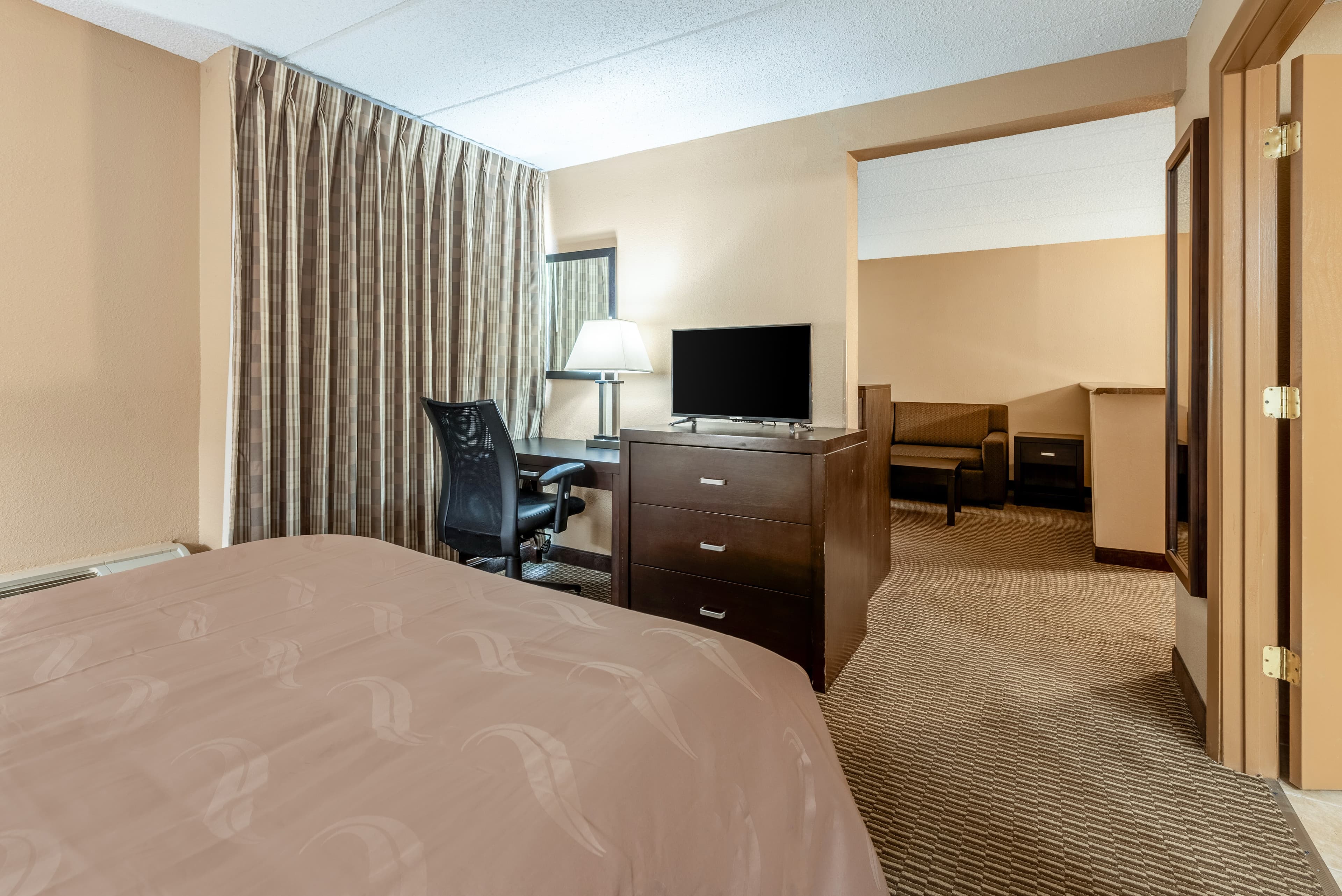 Quality Inn & Suites Cincinnati Uptown Norwood — 14
