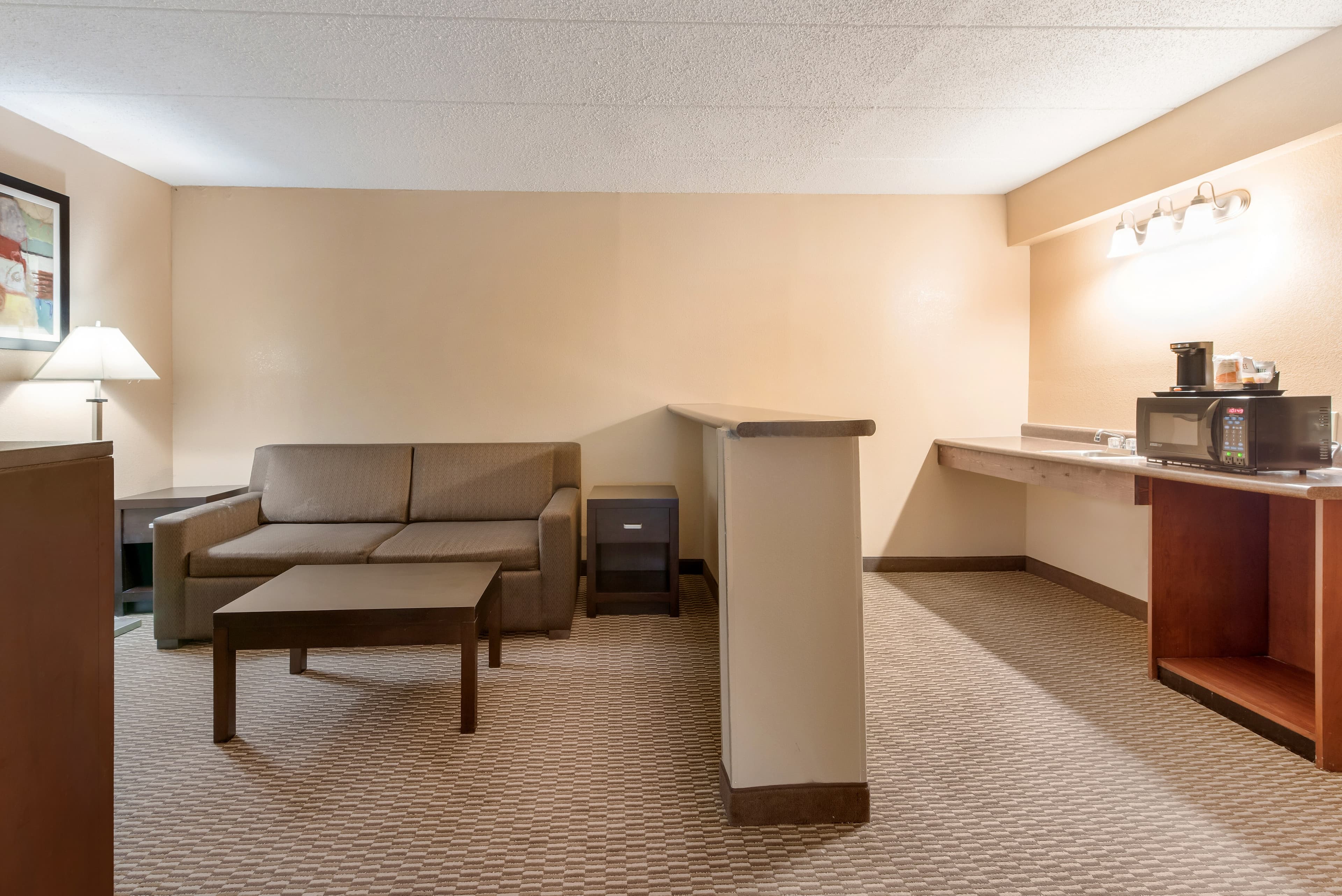 Quality Inn & Suites Cincinnati Uptown Norwood — 15