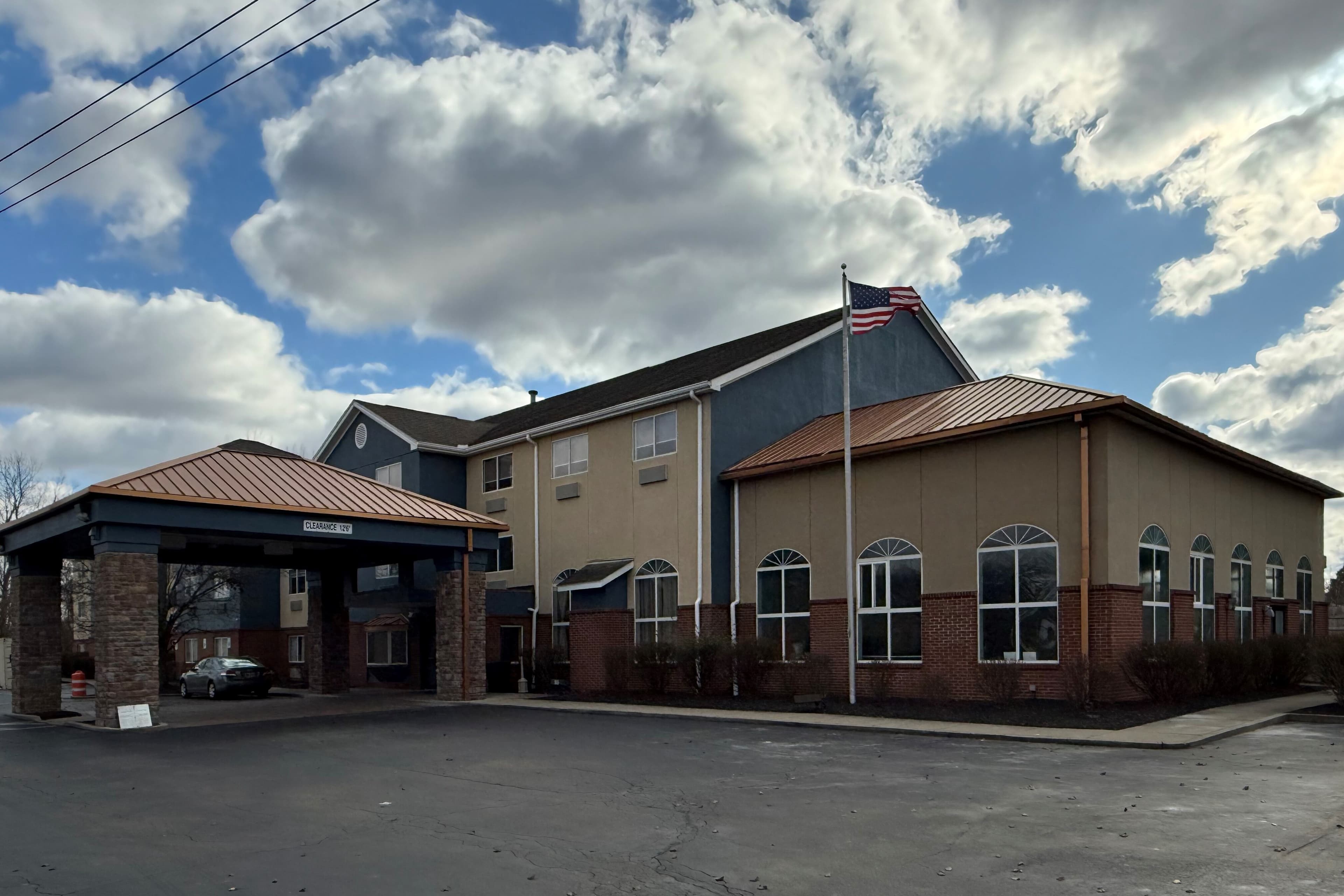 Comfort Inn & Suites Sharonville - Cincinnati North - Image 1