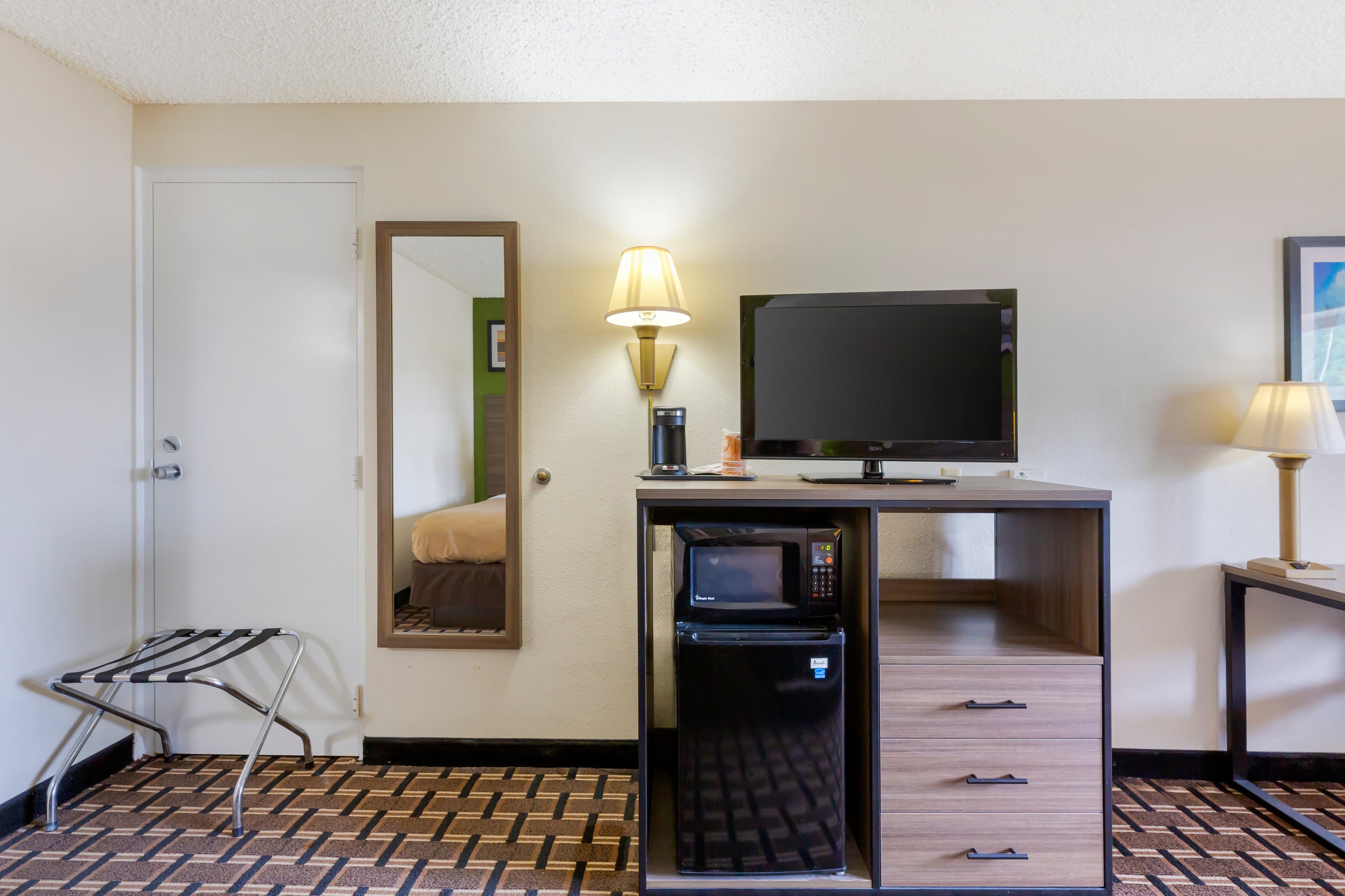 Quality Inn Huron - Image 4