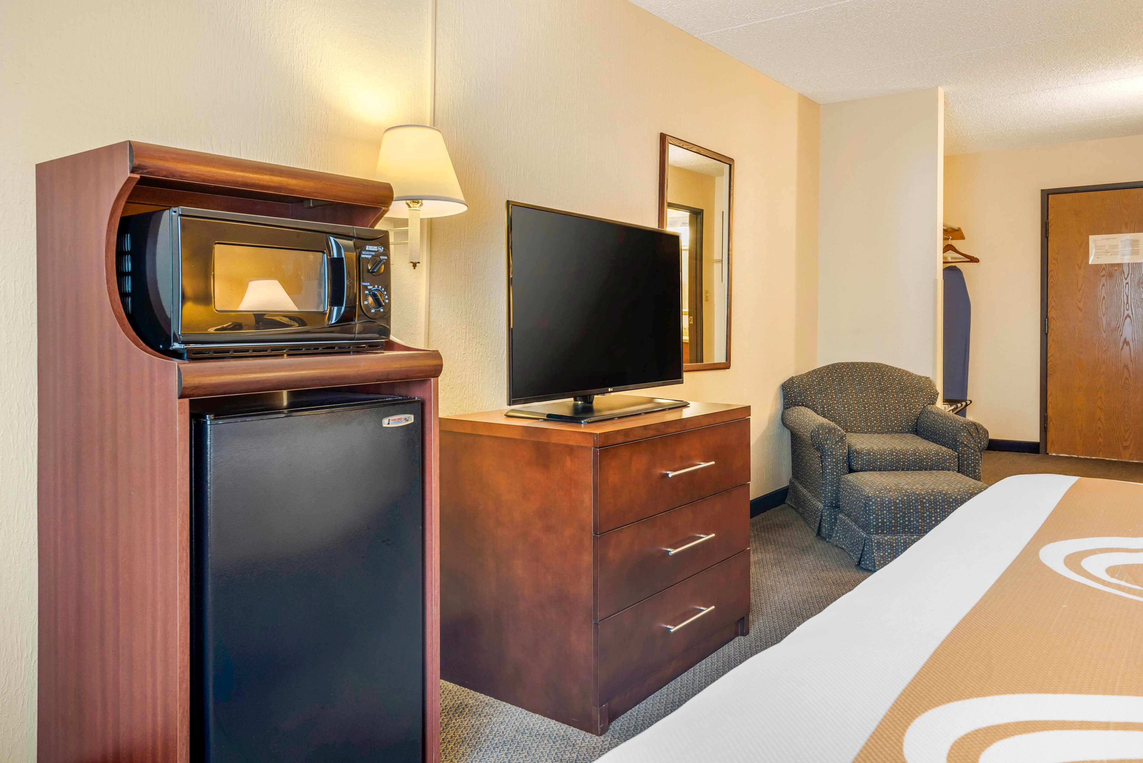 Quality Inn & Suites Zanesville City Center — 8