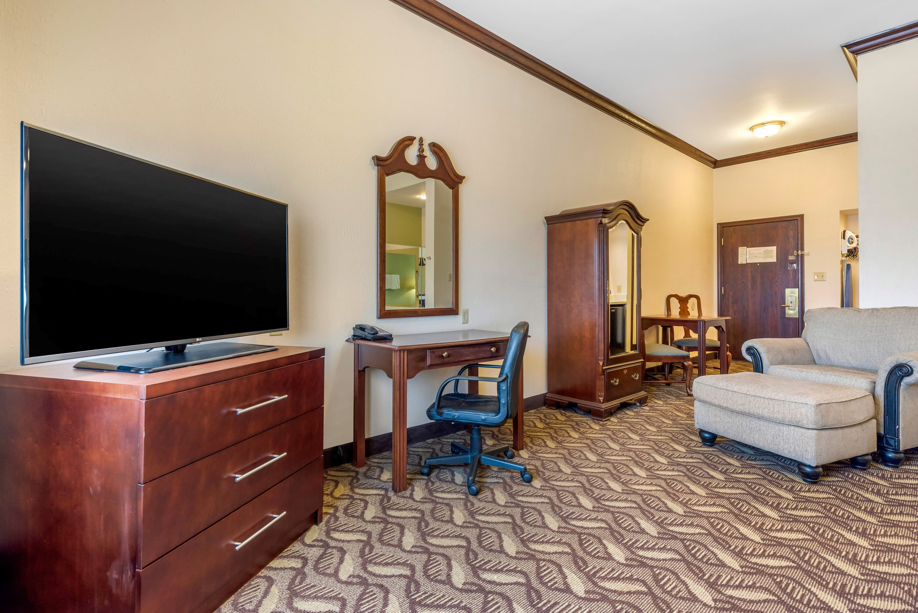 Quality Inn & Suites Zanesville City Center — 11