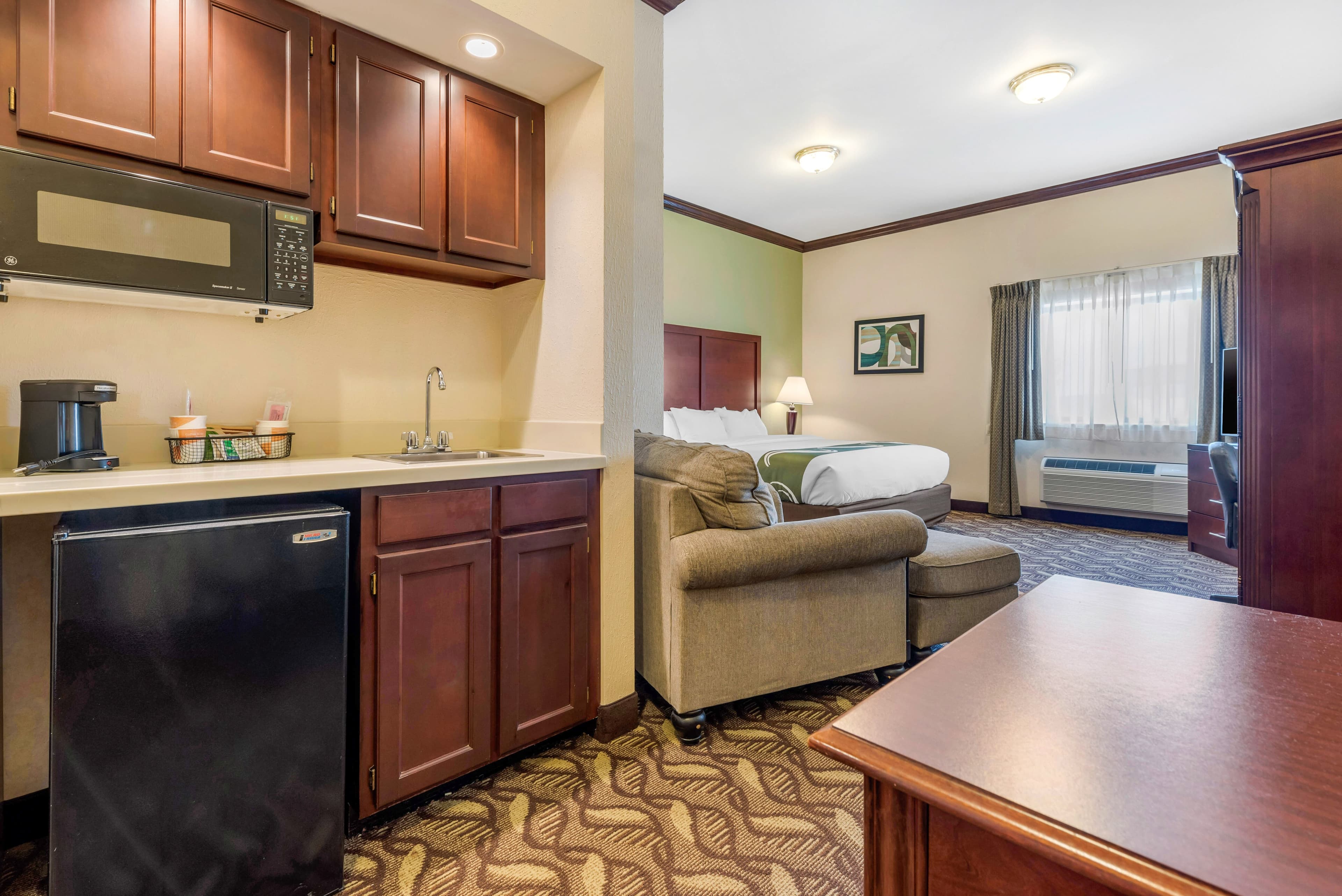 Quality Inn & Suites Zanesville City Center - Image 2
