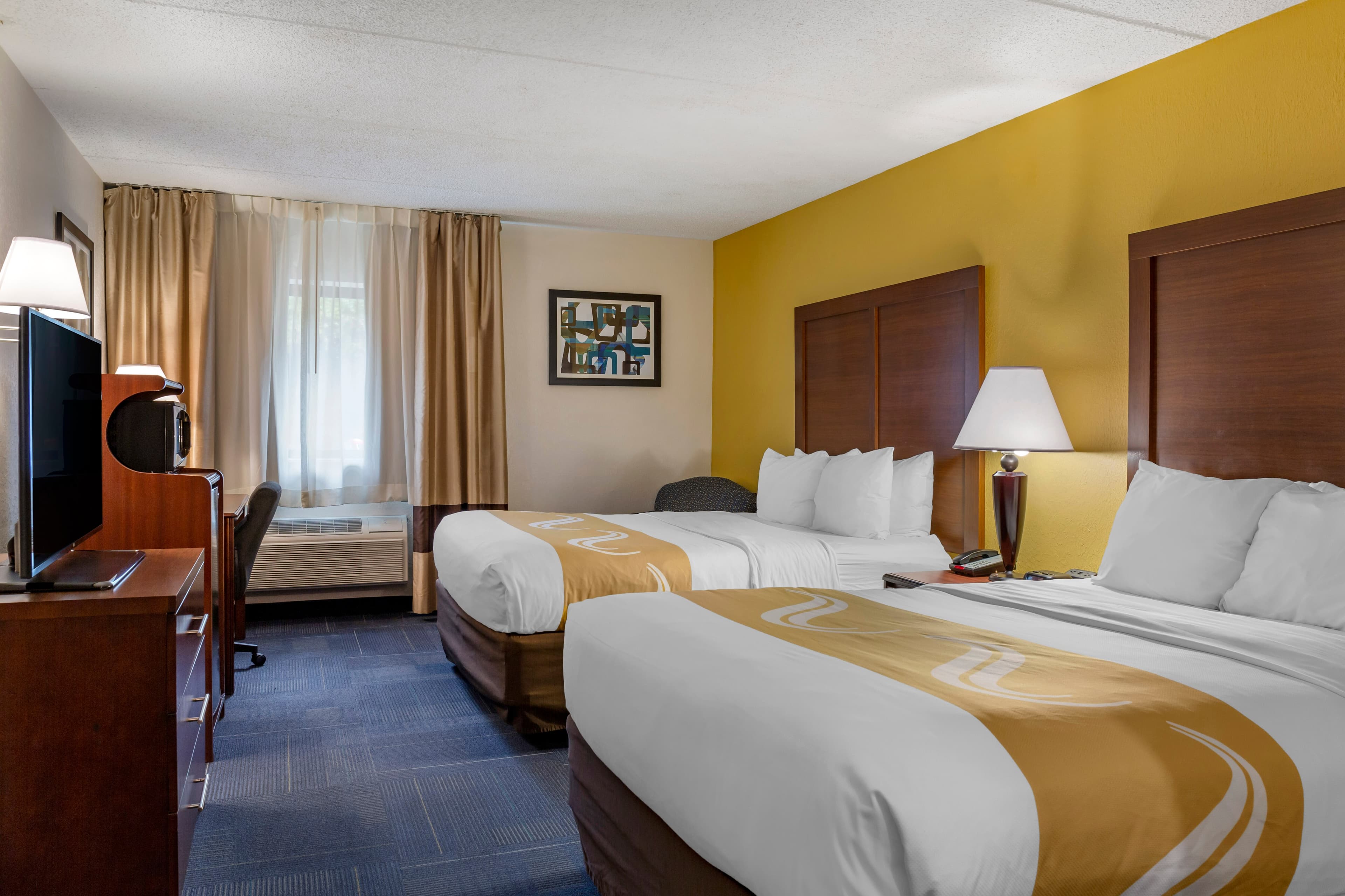 Quality Inn & Suites Zanesville City Center - Image 3