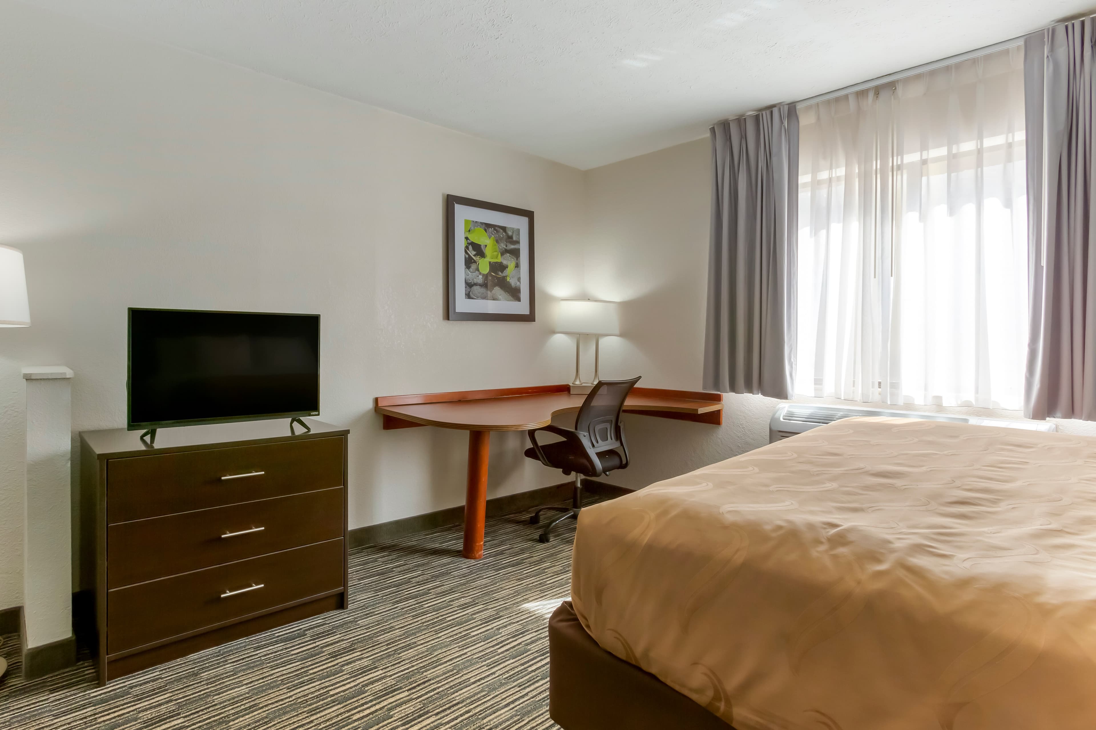 Quality Inn Alexis Rd - Image 4