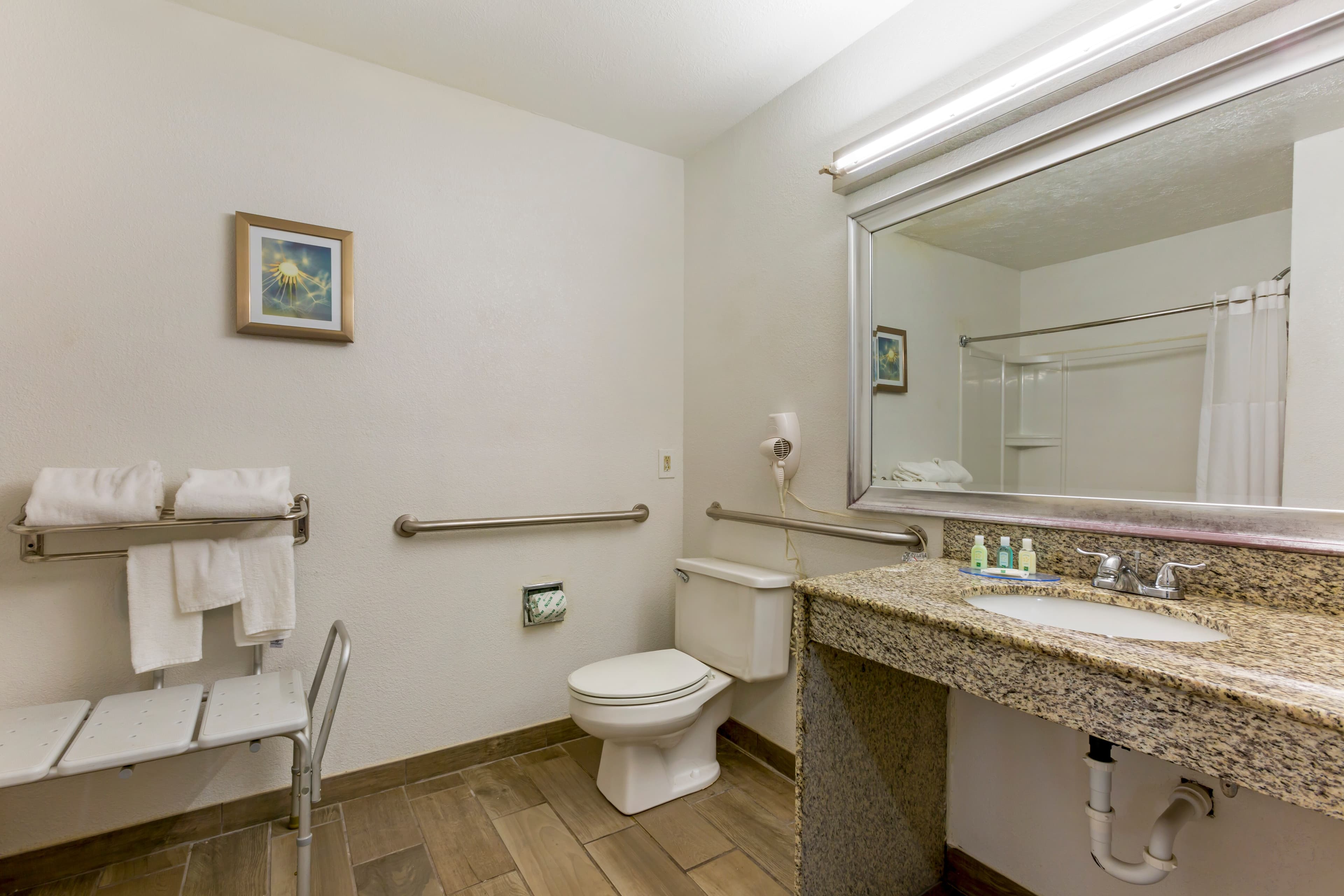 Quality Inn Alexis Rd - Image 5