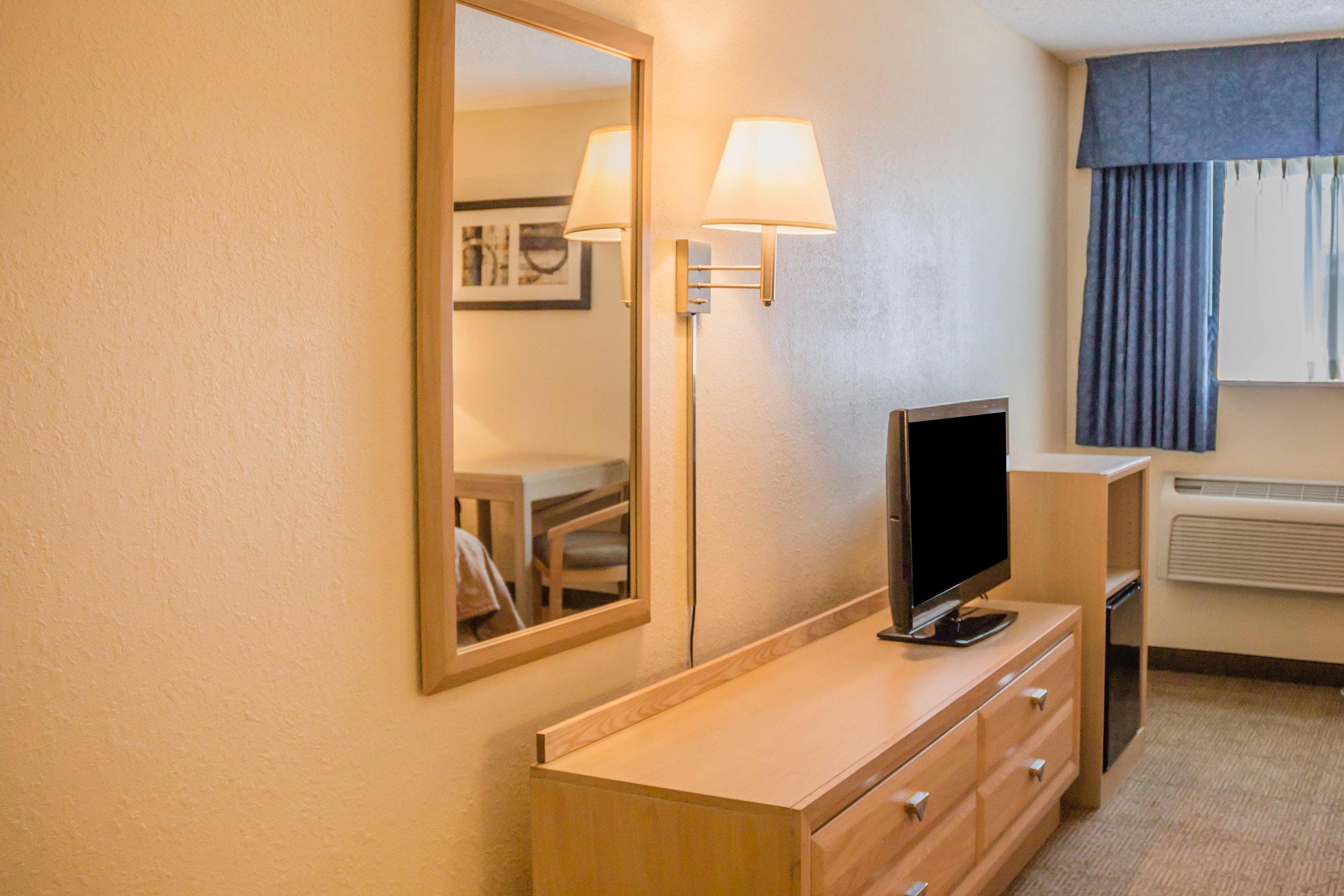 Quality Inn Port Clinton Waterfront - Image 3