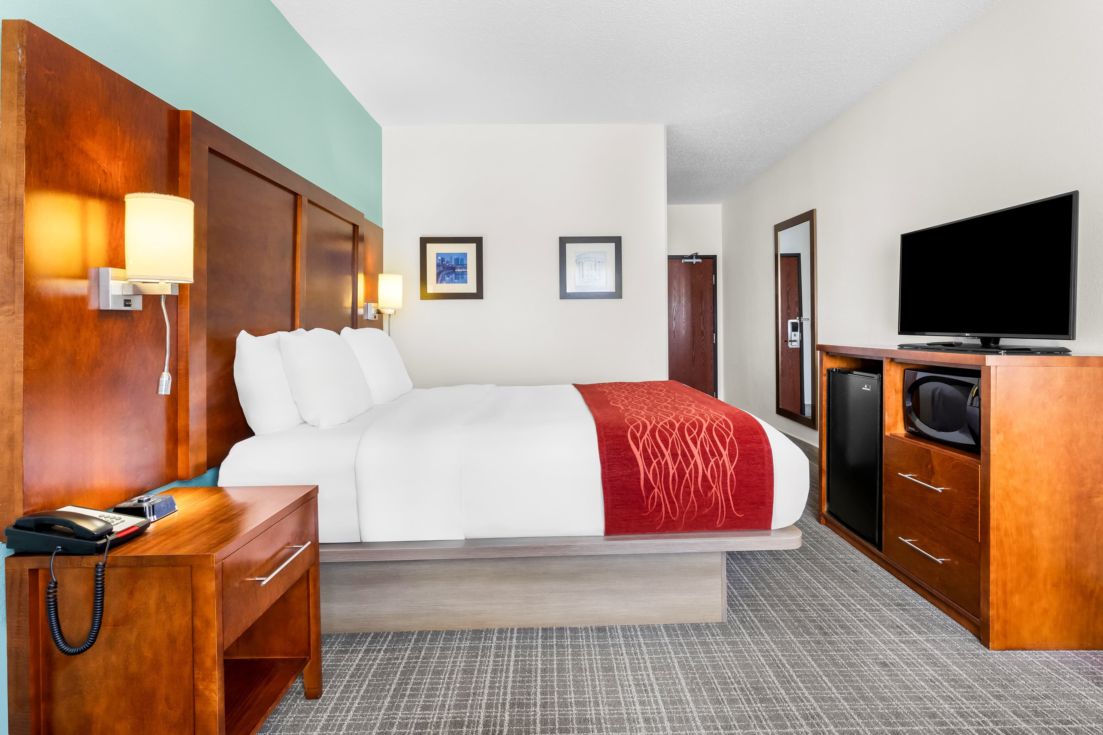 Comfort Inn - Image 5