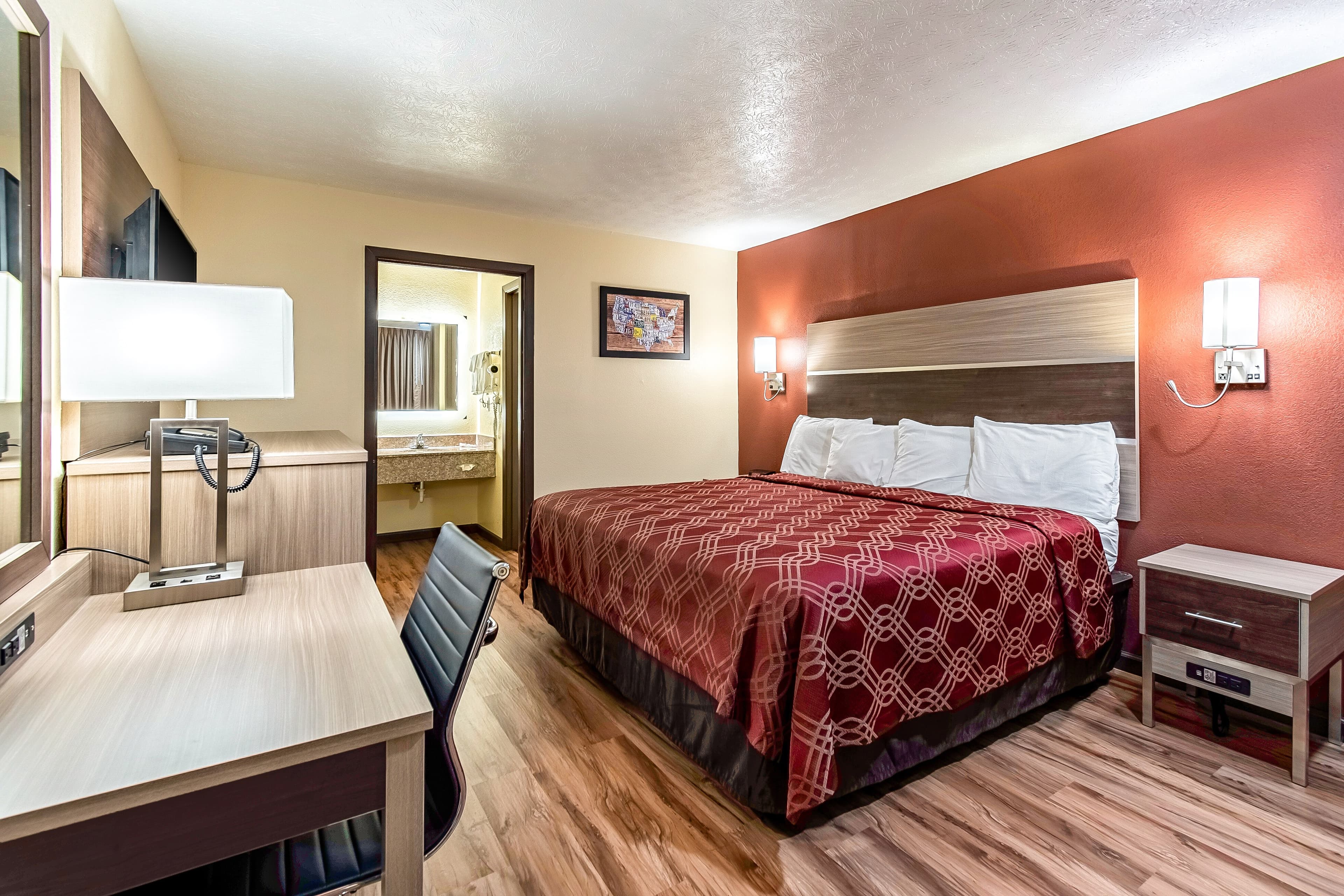 Econo Lodge Worthington - Columbus North — 8