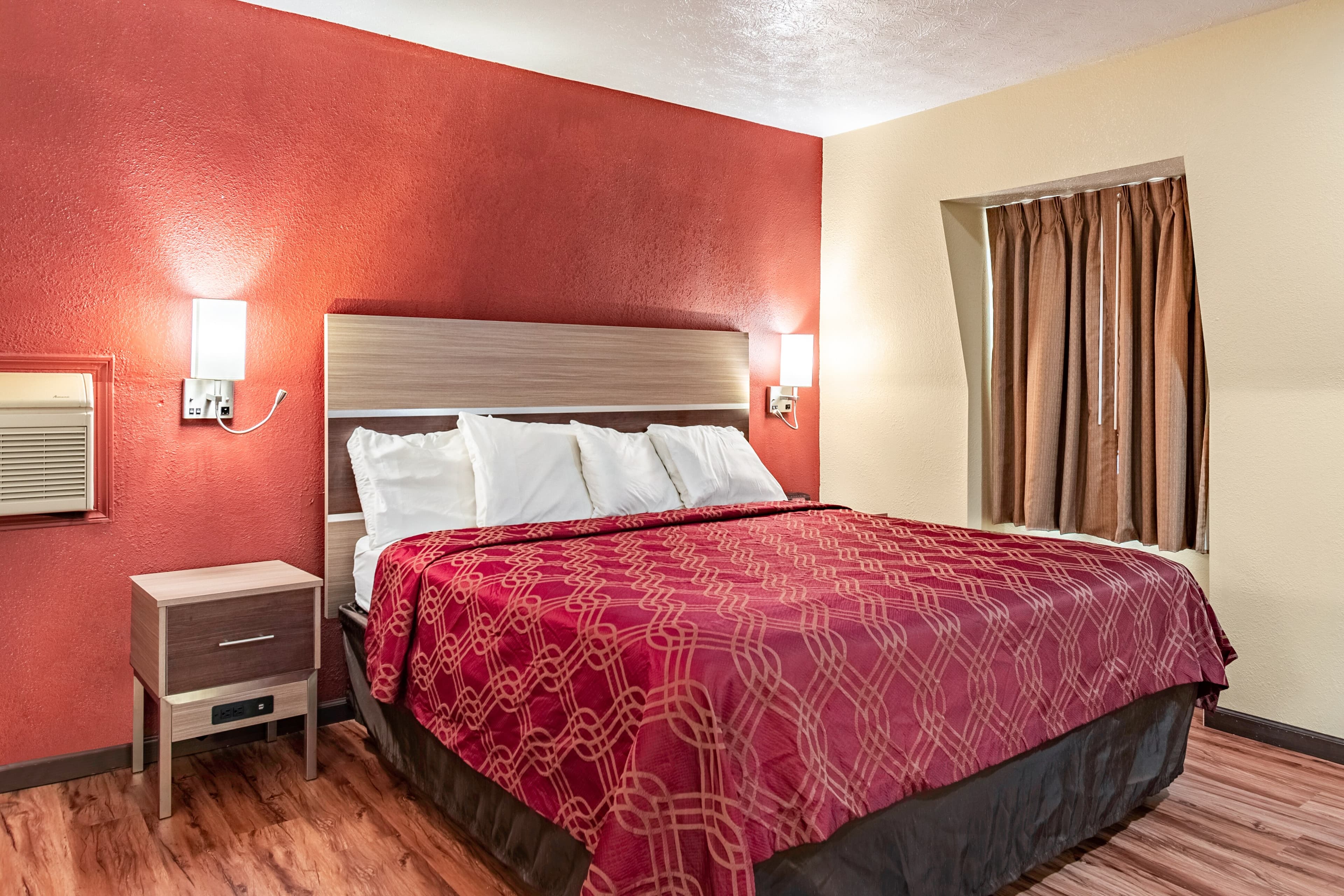 Econo Lodge Worthington - Columbus North — 14