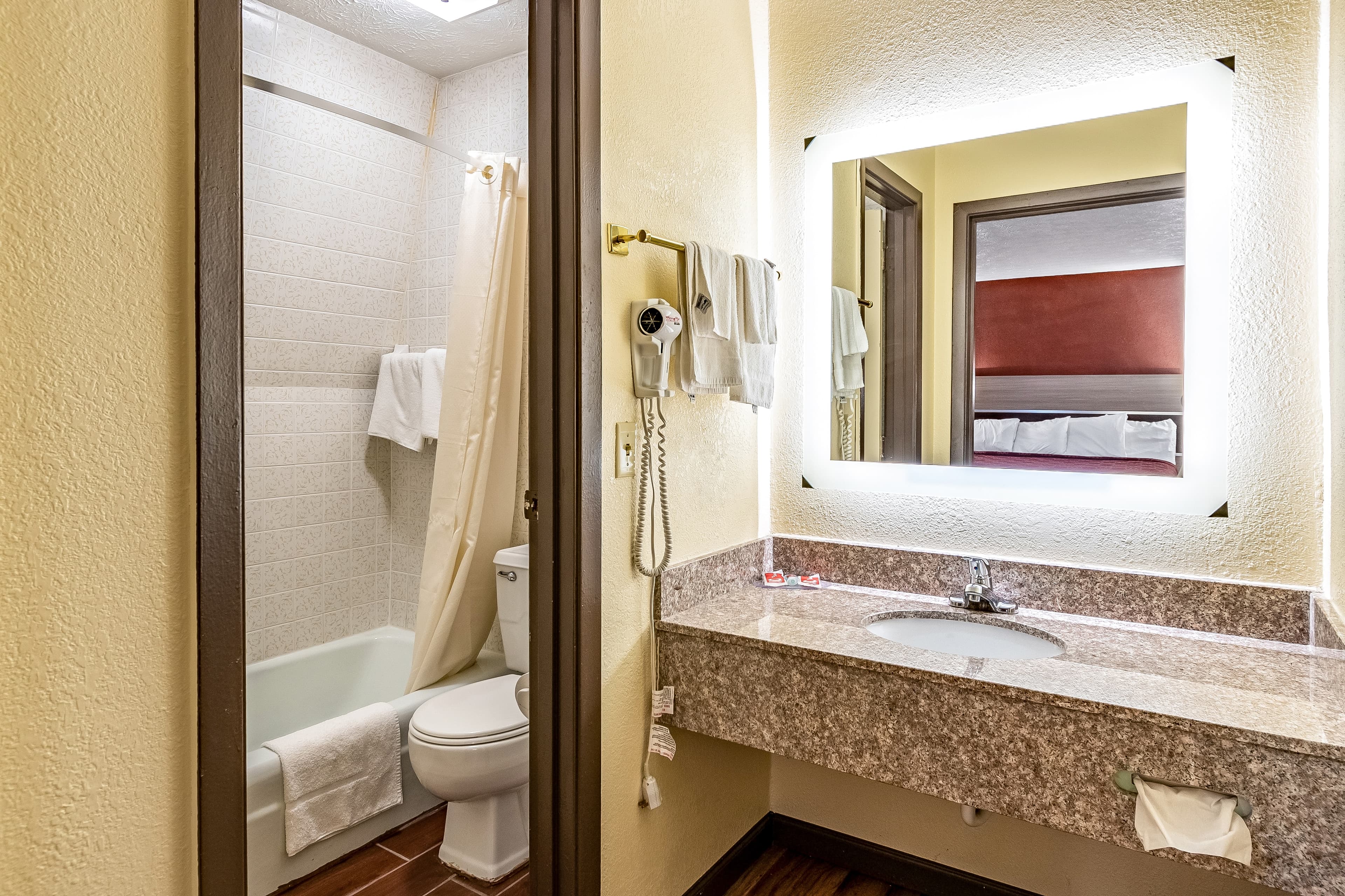 Econo Lodge Worthington - Columbus North — 15